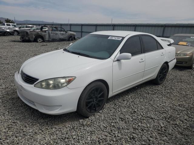 TOYOTA CAMRY LE 2005 4t1be30k75u589881