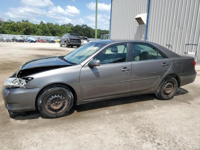 TOYOTA CAMRY LE 2005 4t1be32k75u957070