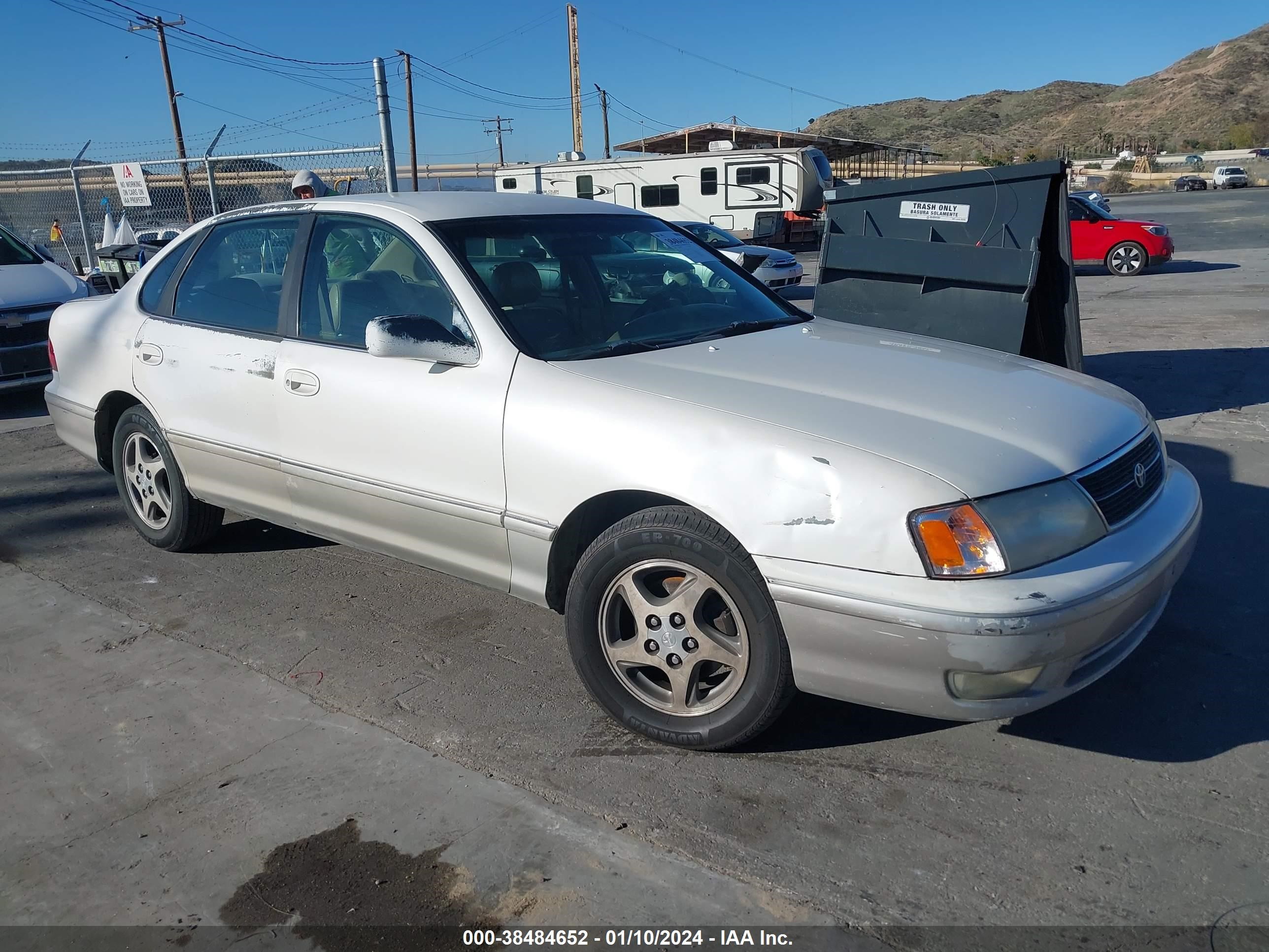 TOYOTA AVALON 1998 4t1bf18b3wu283252