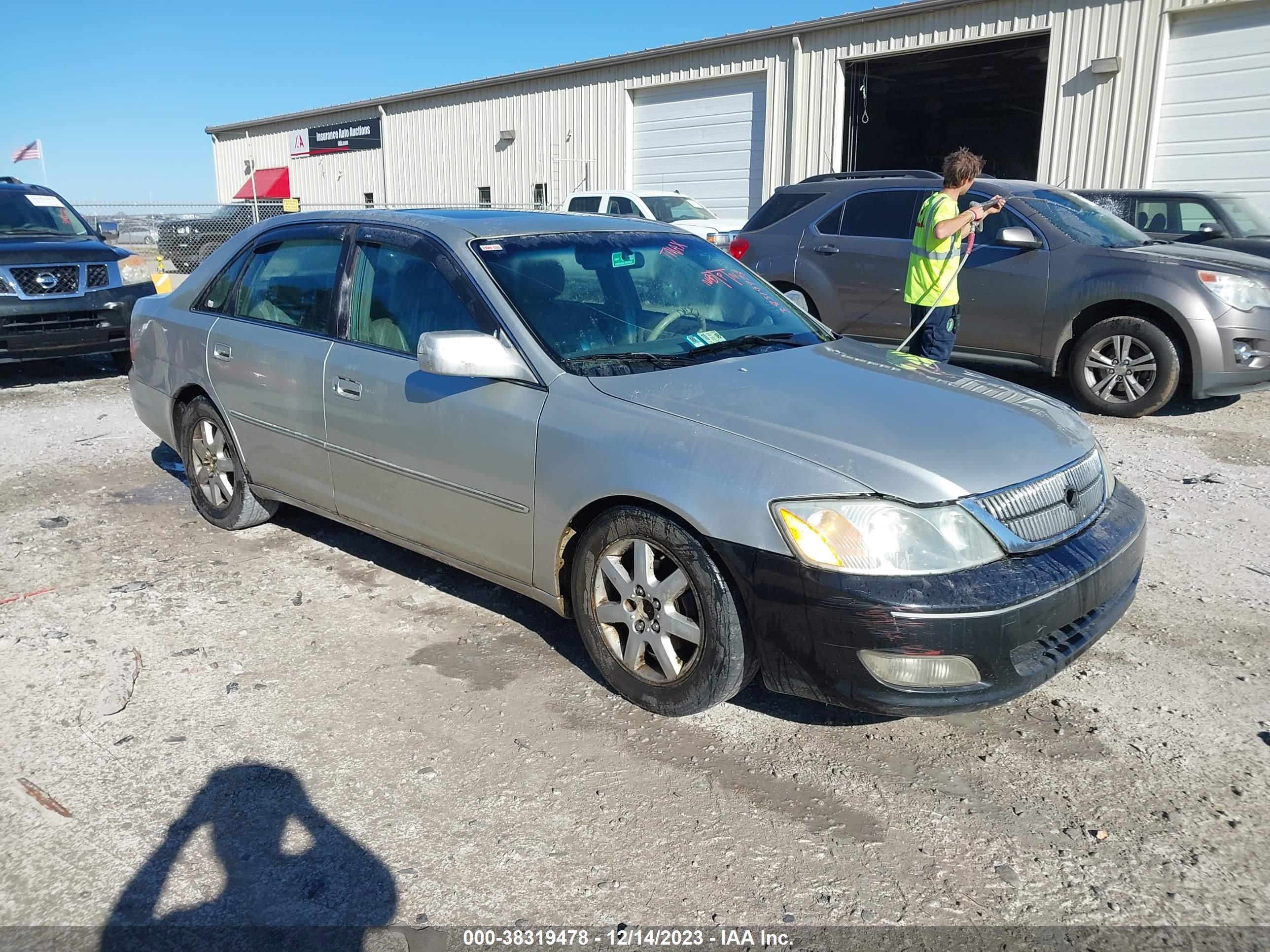 TOYOTA AVALON 2001 4t1bf28b11u154375