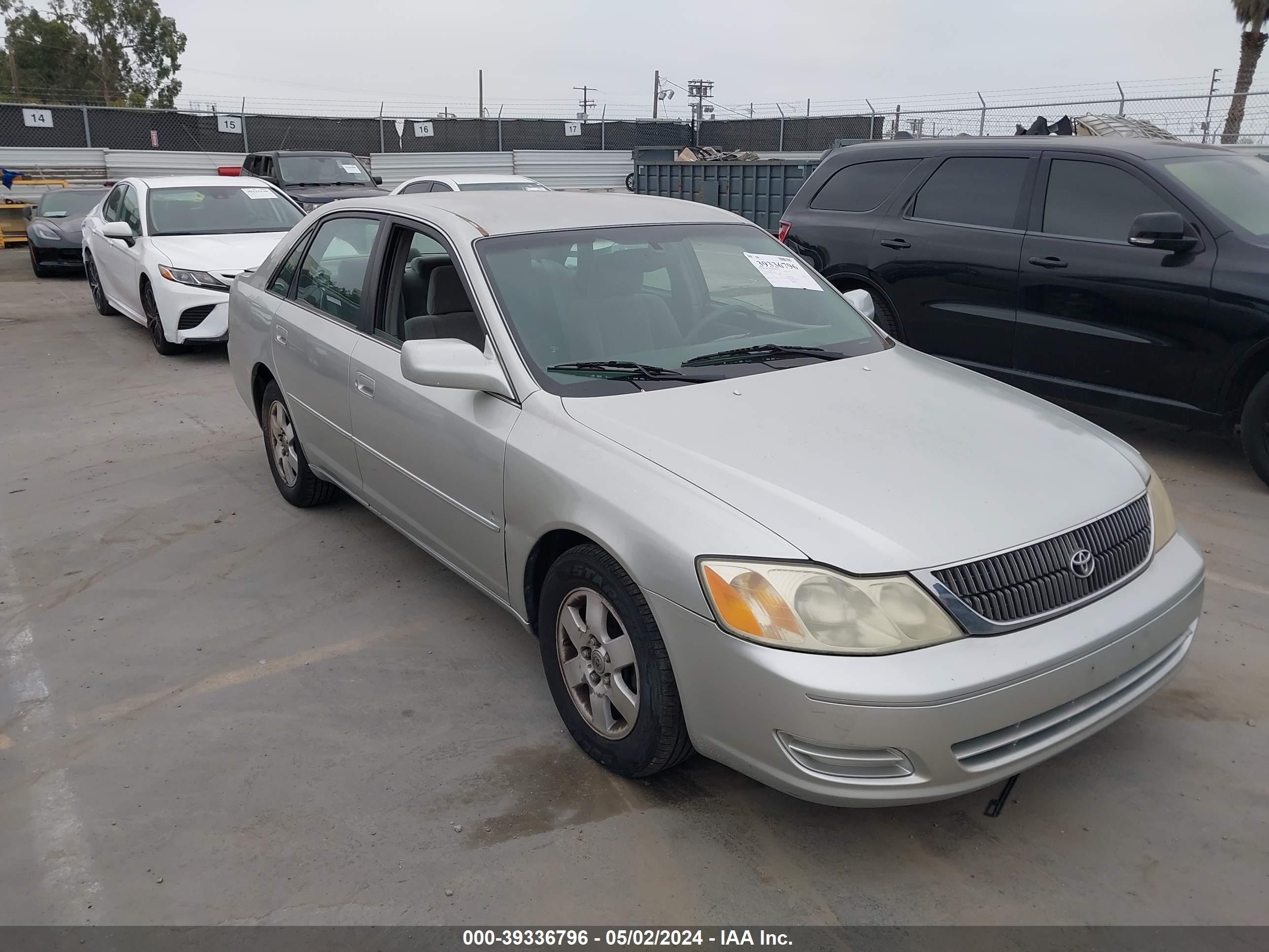 TOYOTA AVALON 2001 4t1bf28b81u120109