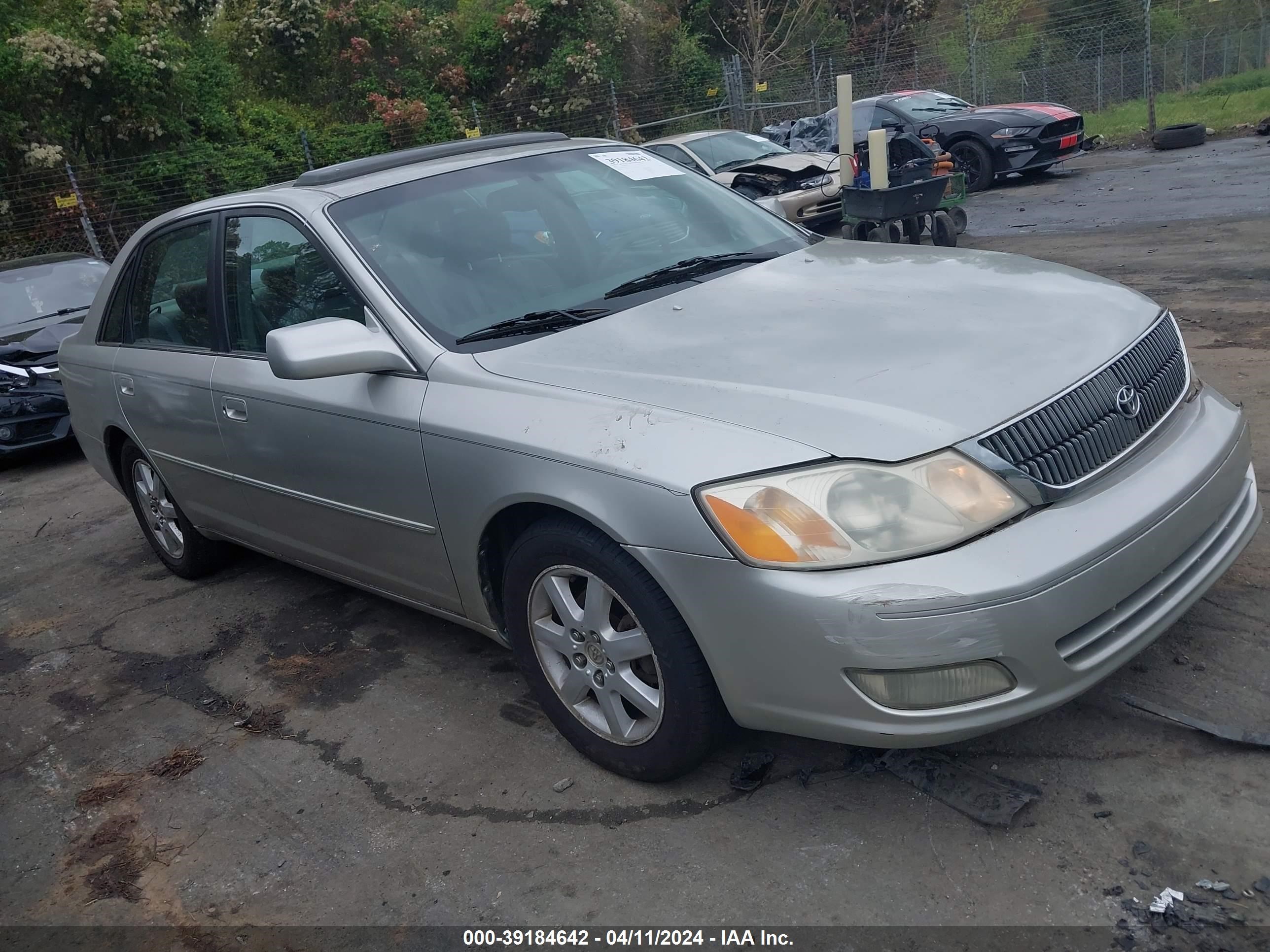 TOYOTA AVALON 2001 4t1bf28b81u123141