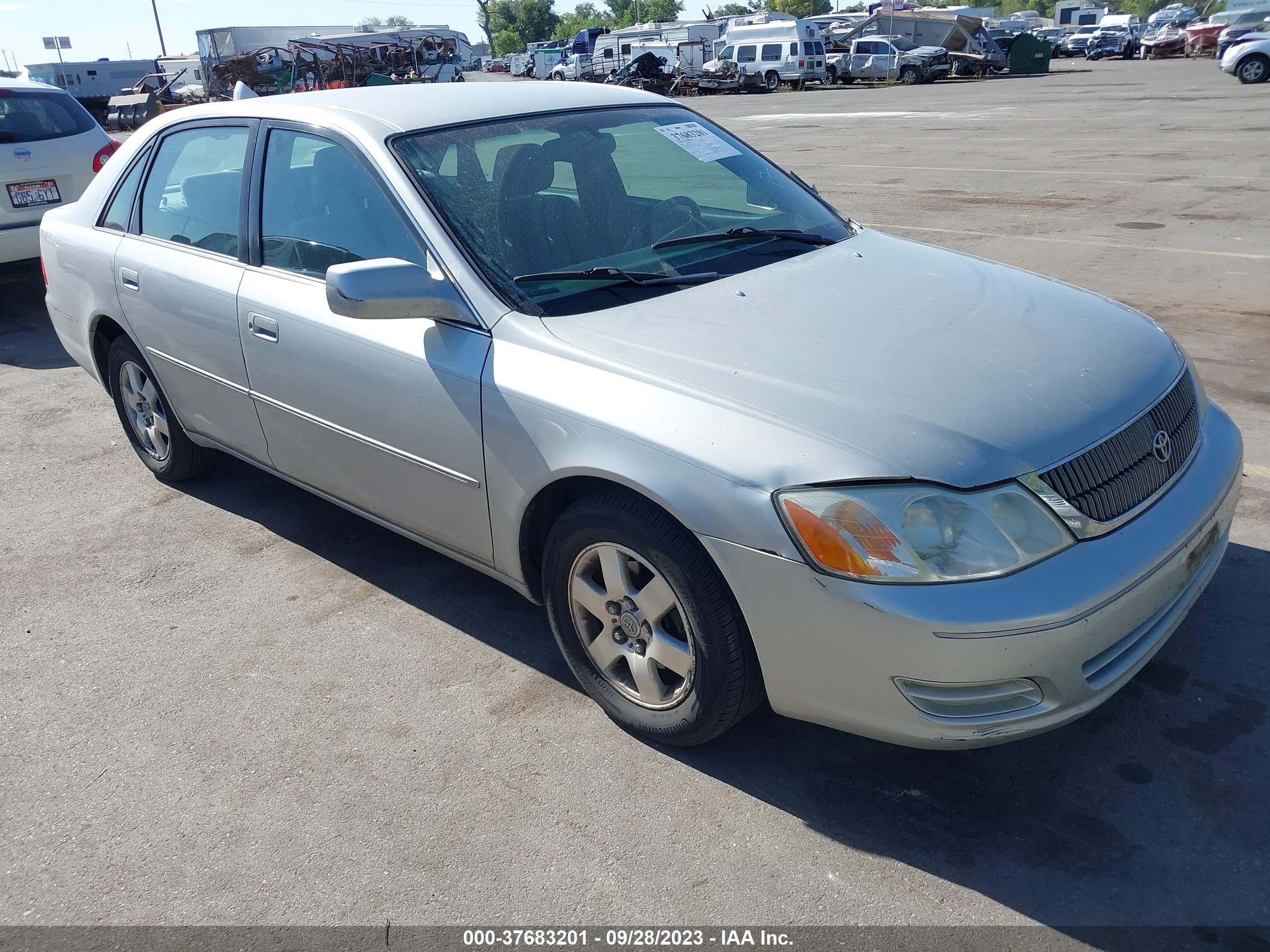 TOYOTA AVALON 2001 4t1bf28b81u173232