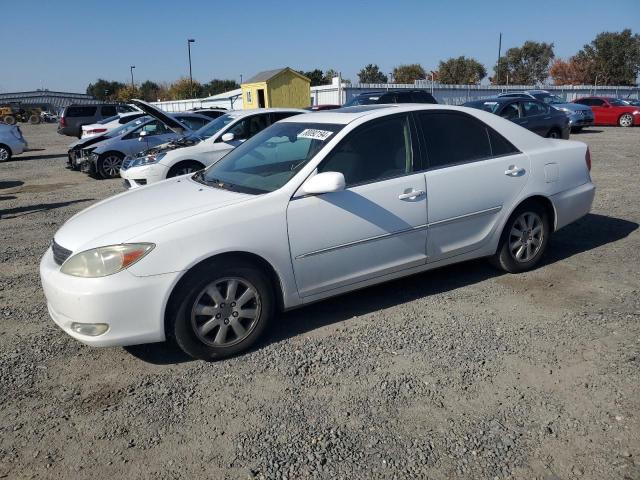 TOYOTA CAMRY LE 2003 4t1bf30k13u036394