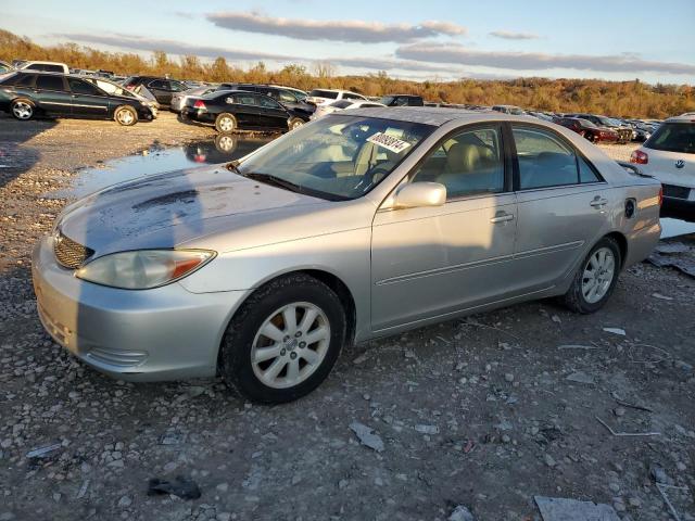 TOYOTA CAMRY LE 2002 4t1bf30k22u513896