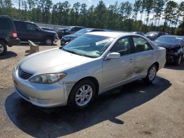 TOYOTA CAMRY LE 2005 4t1bf30k35u106657