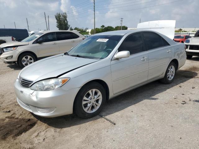 TOYOTA CAMRY LE 2005 4t1bf30k55u607422