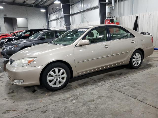 TOYOTA CAMRY LE 2004 4t1bf30k74u576057