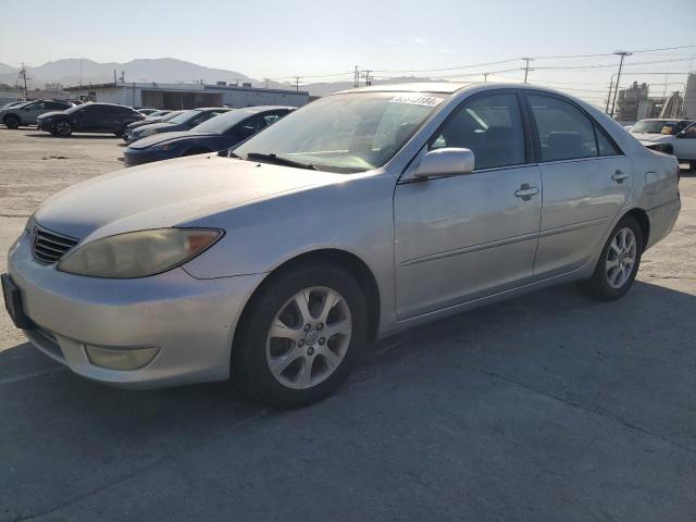 TOYOTA CAMRY LE 2005 4t1bf30k75u090480