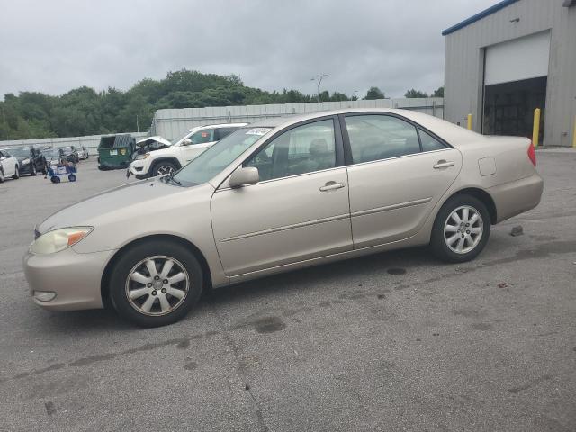 TOYOTA CAMRY LE 2004 4t1bf30k94u070780