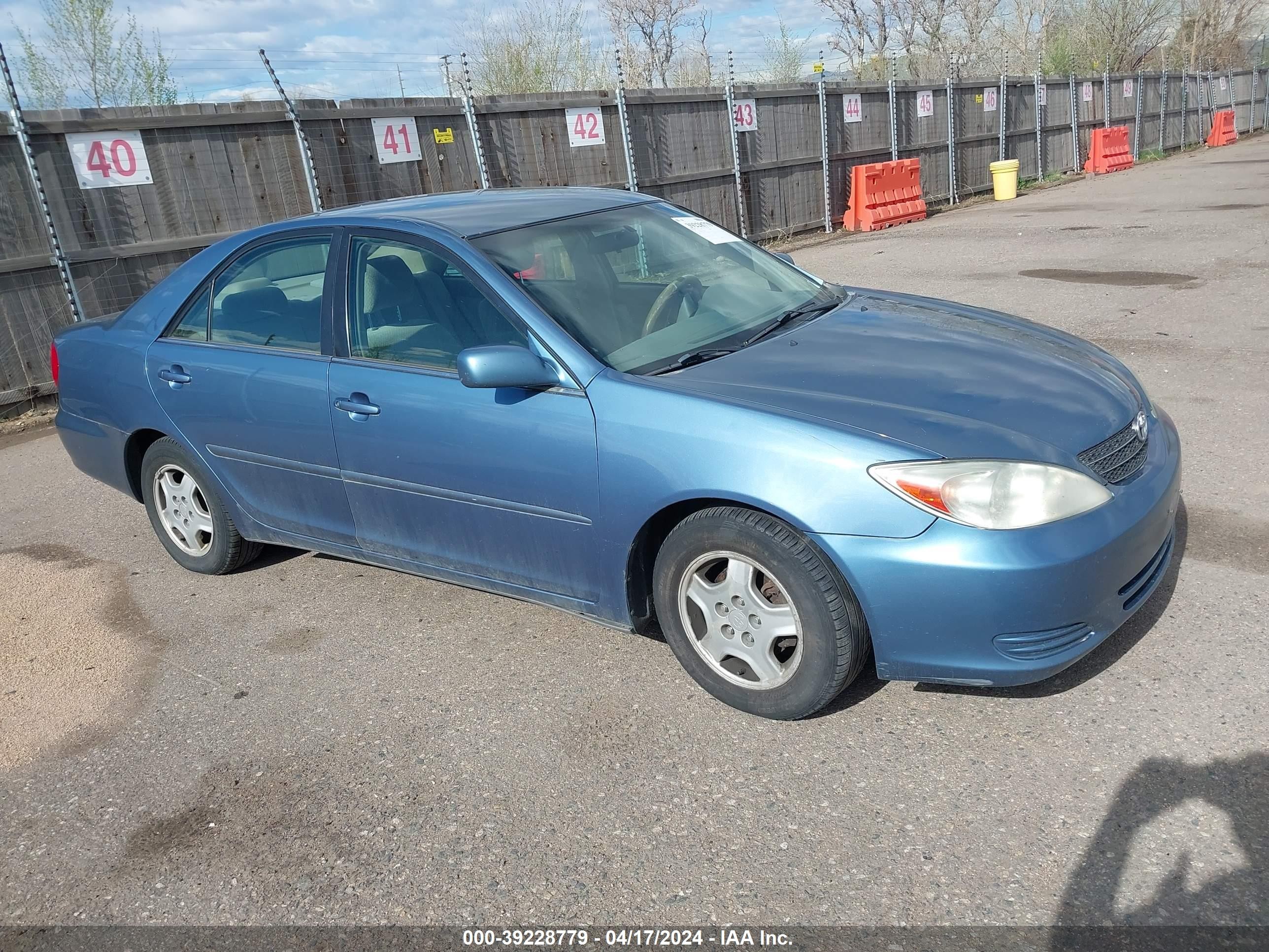 TOYOTA CAMRY LE 2003 4t1bf32k93u552290