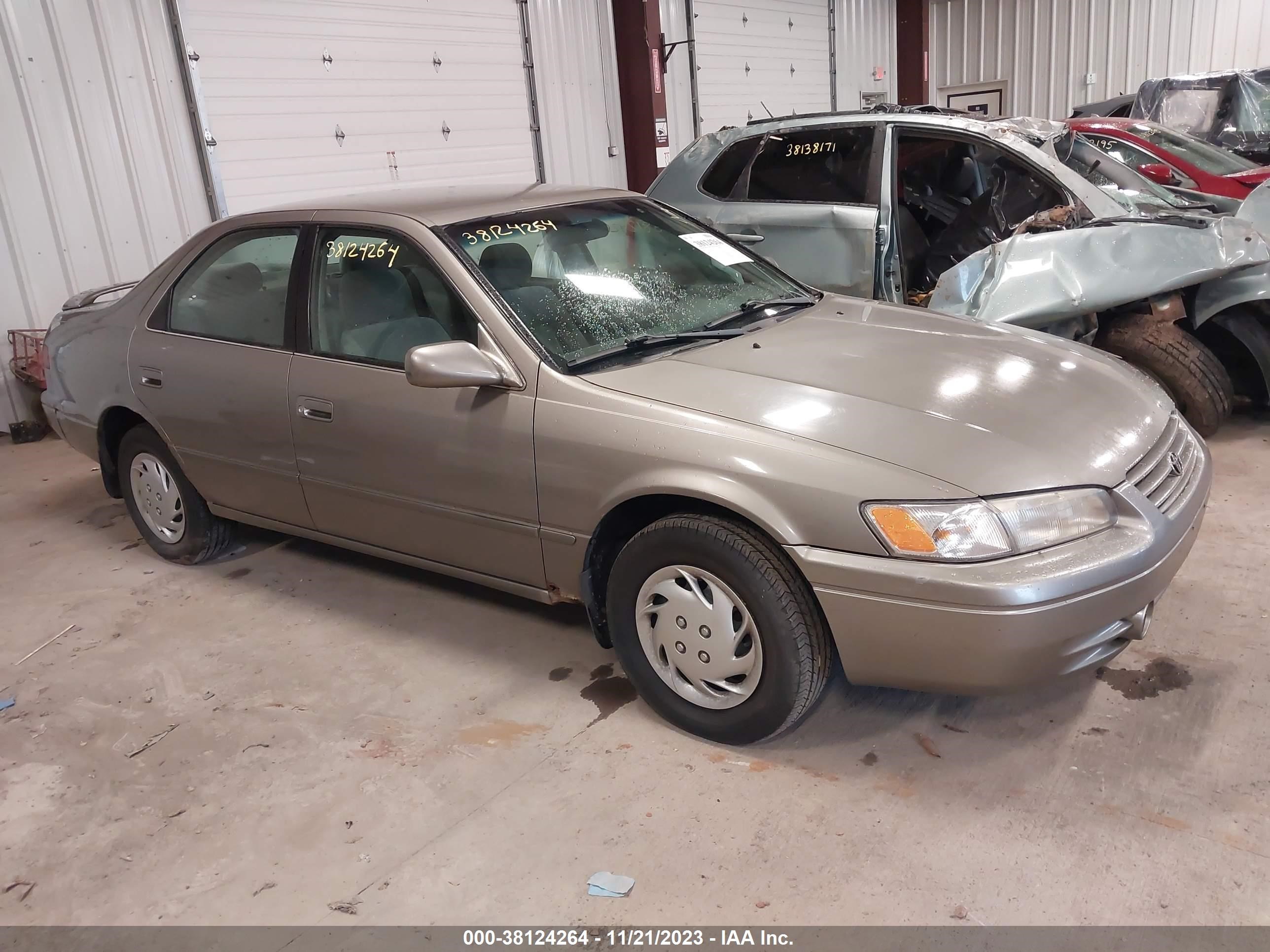 TOYOTA CAMRY 1998 4t1bg22k0wu205815