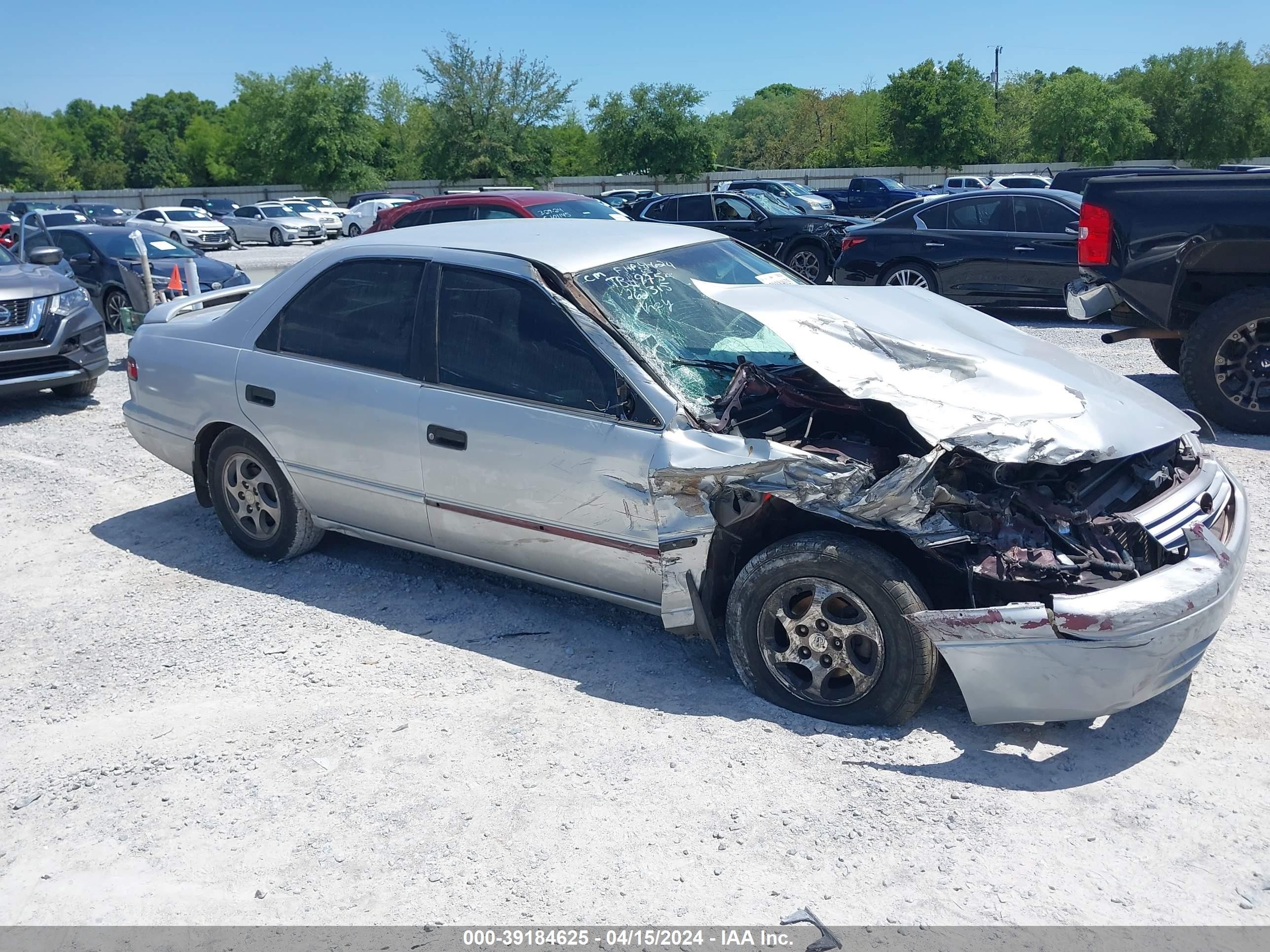 TOYOTA CAMRY 1998 4t1bg22k1wu262315