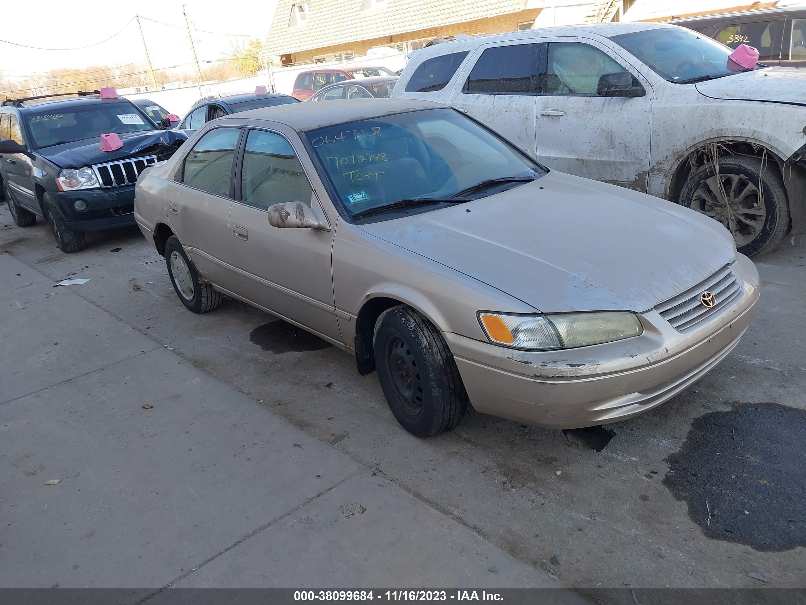 TOYOTA CAMRY 1998 4t1bg22k1wu310833