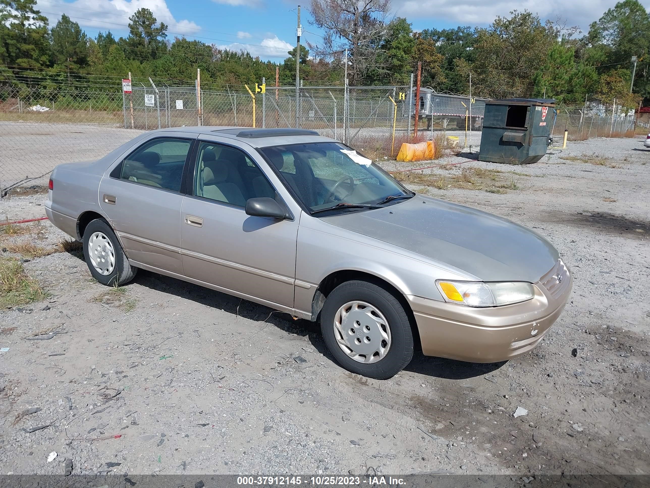 TOYOTA CAMRY 1998 4t1bg22k2wu215584