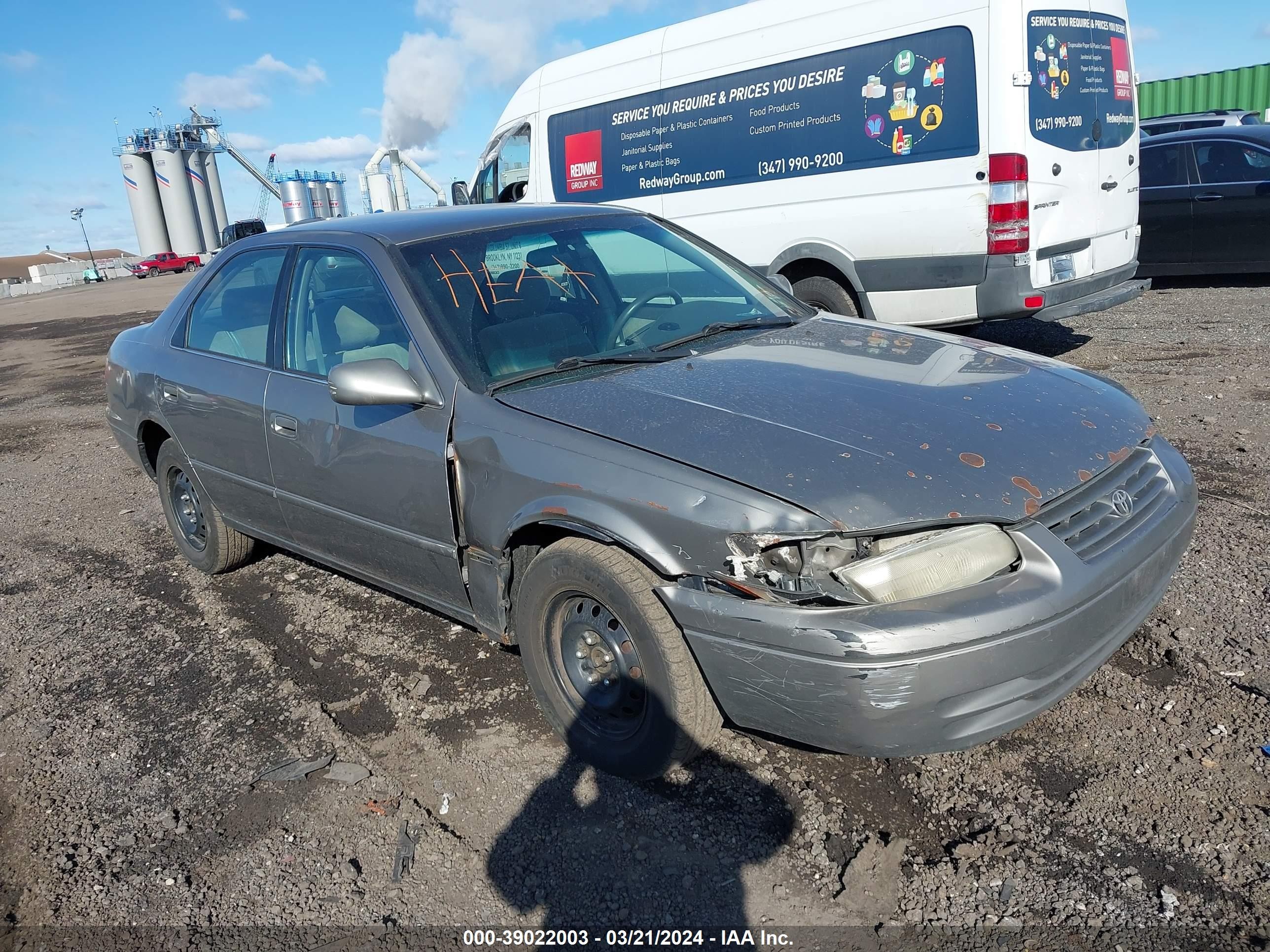 TOYOTA CAMRY 1998 4t1bg22k2wu330878