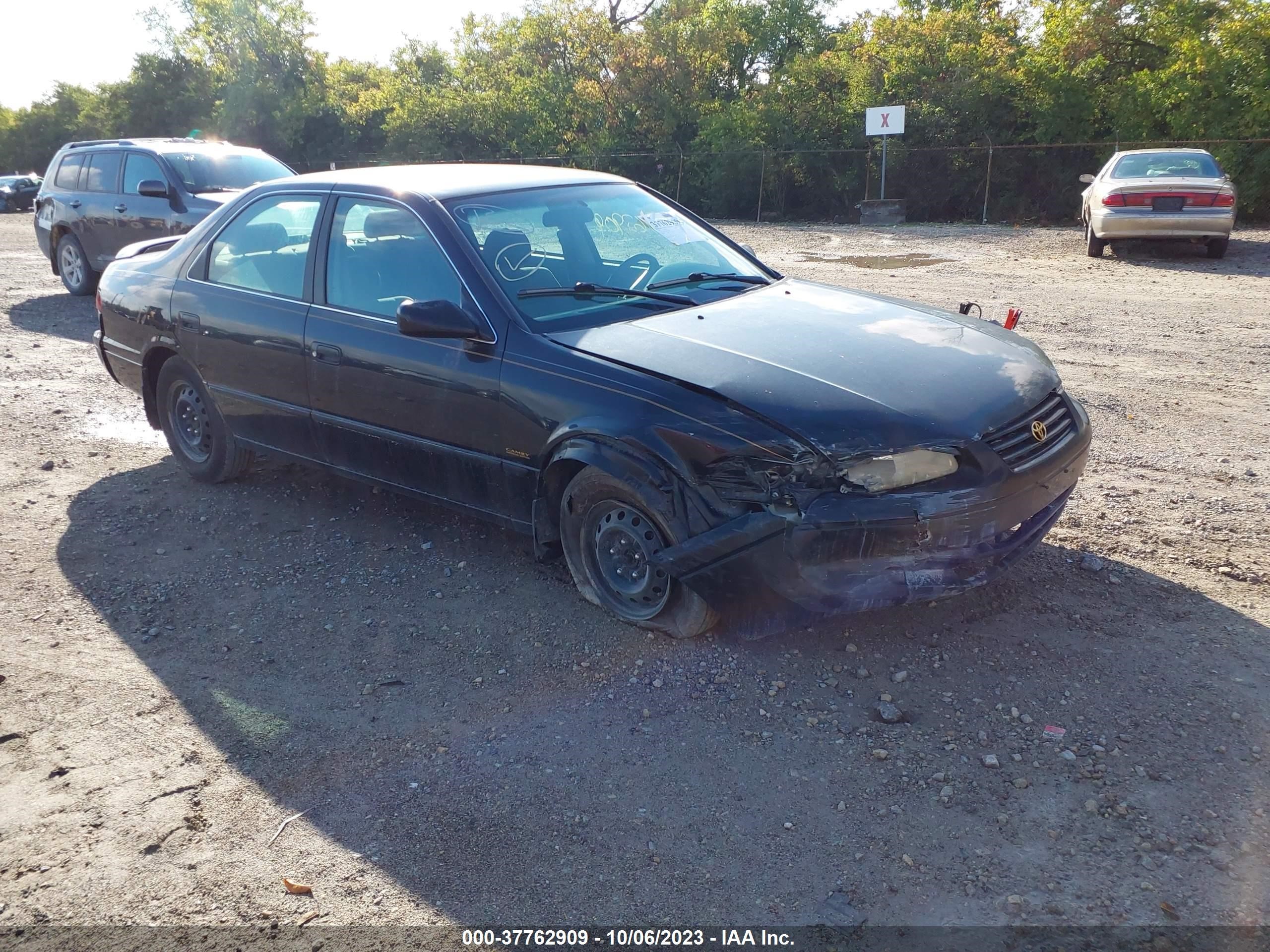 TOYOTA CAMRY 1998 4t1bg22k3wu291895