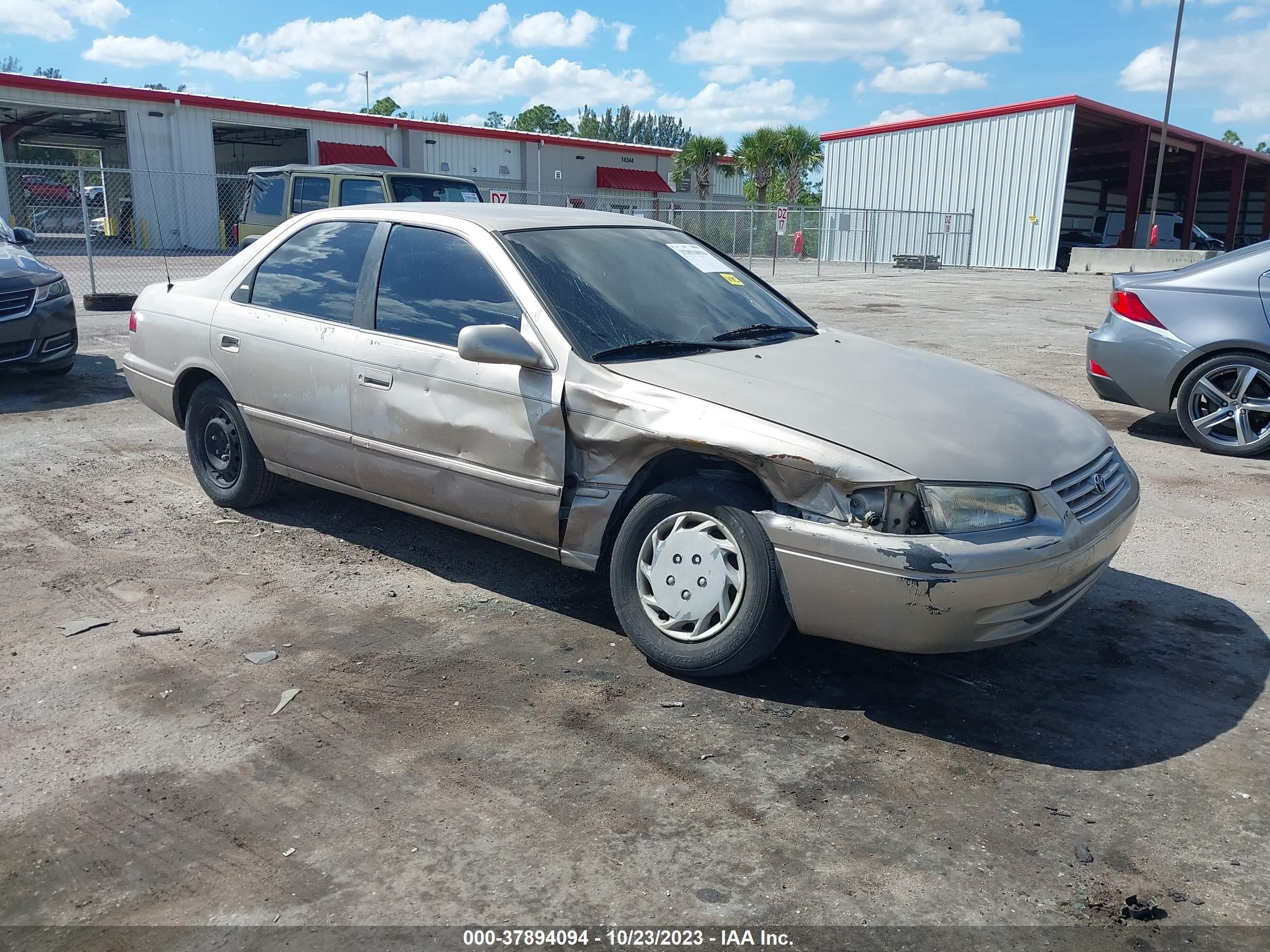 TOYOTA CAMRY 1998 4t1bg22k3wu369849