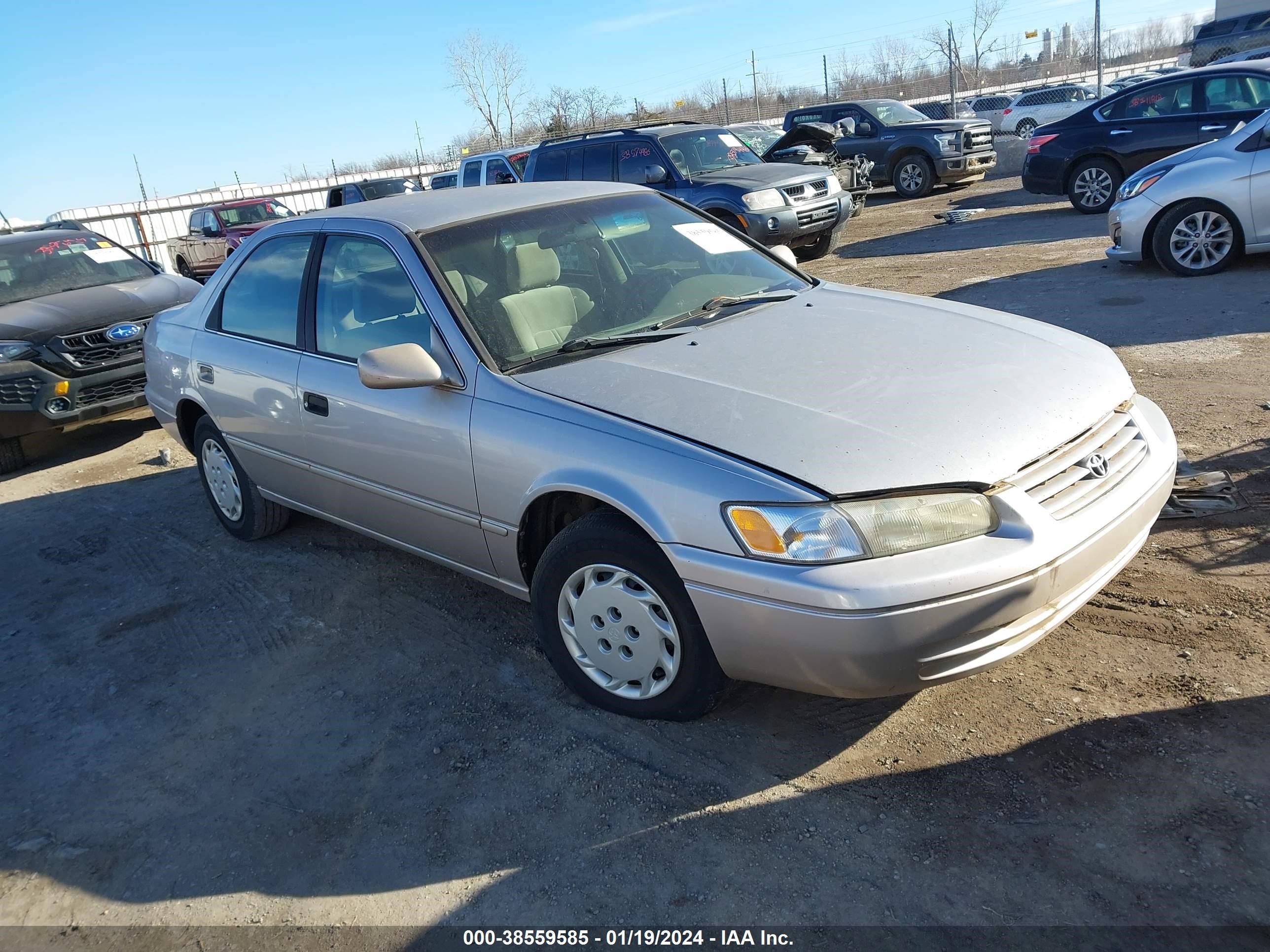 TOYOTA CAMRY 1998 4t1bg22k4wu201704