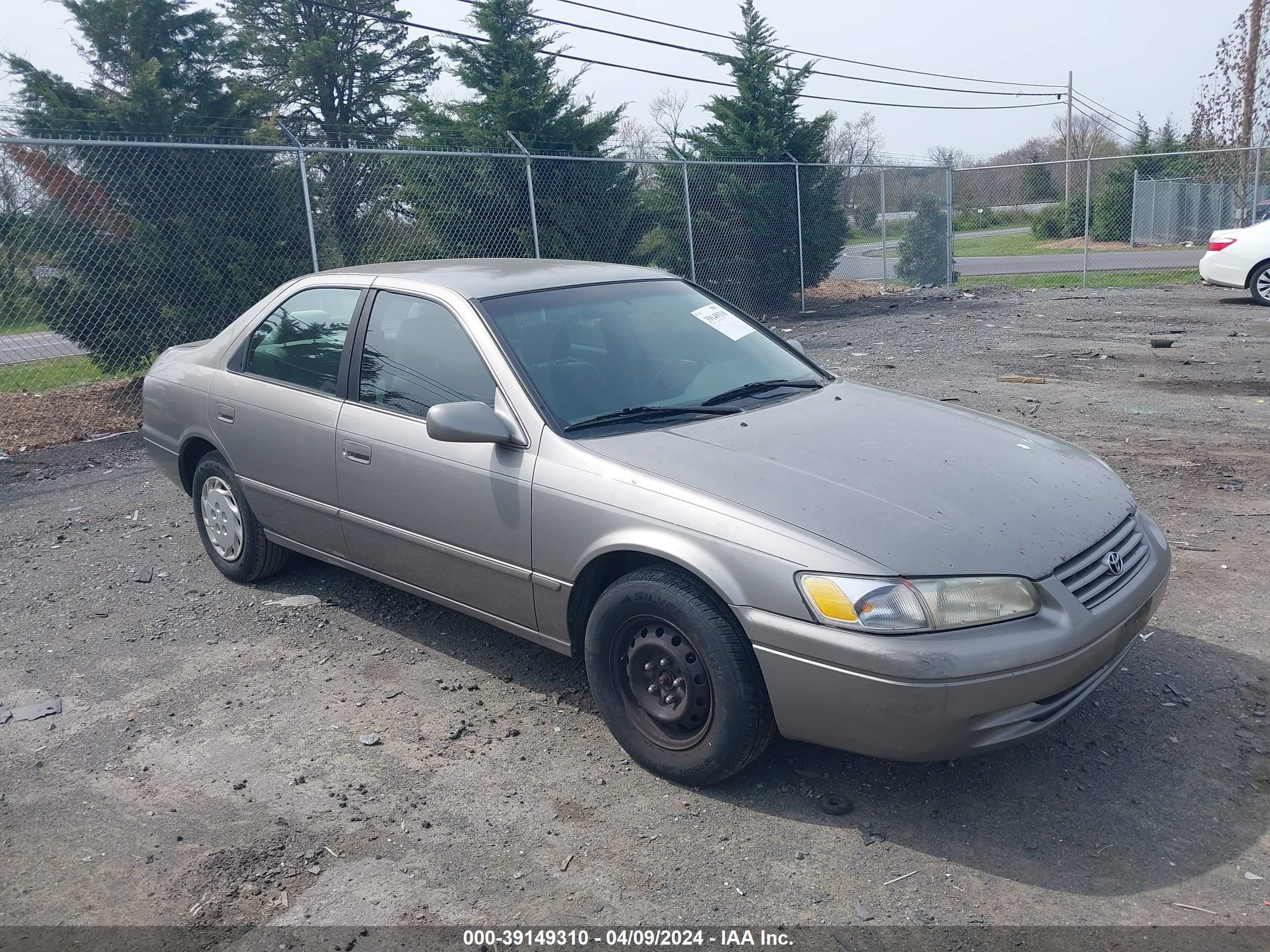 TOYOTA CAMRY 1998 4t1bg22k4wu334270