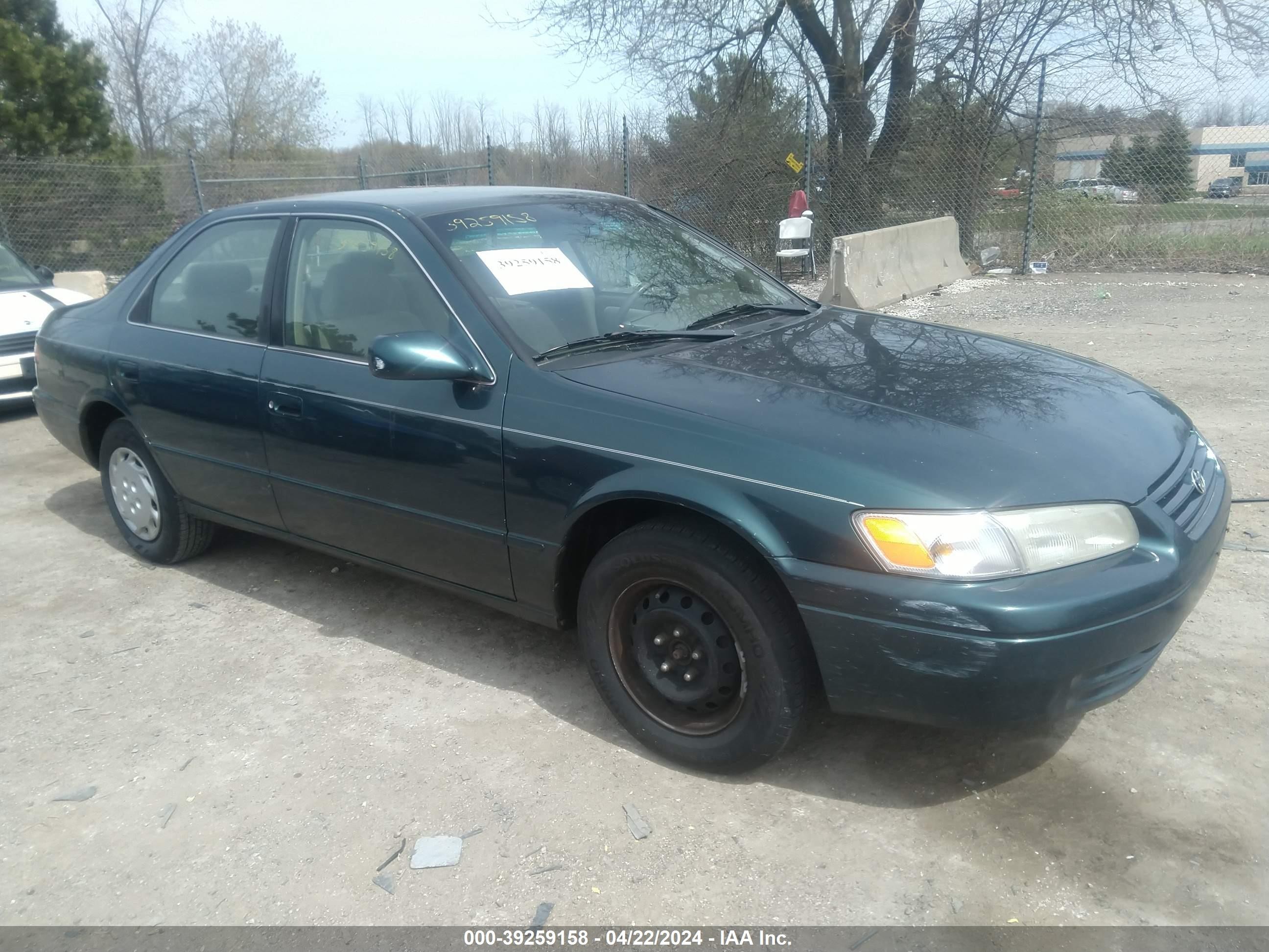 TOYOTA CAMRY 1998 4t1bg22k5wu358707