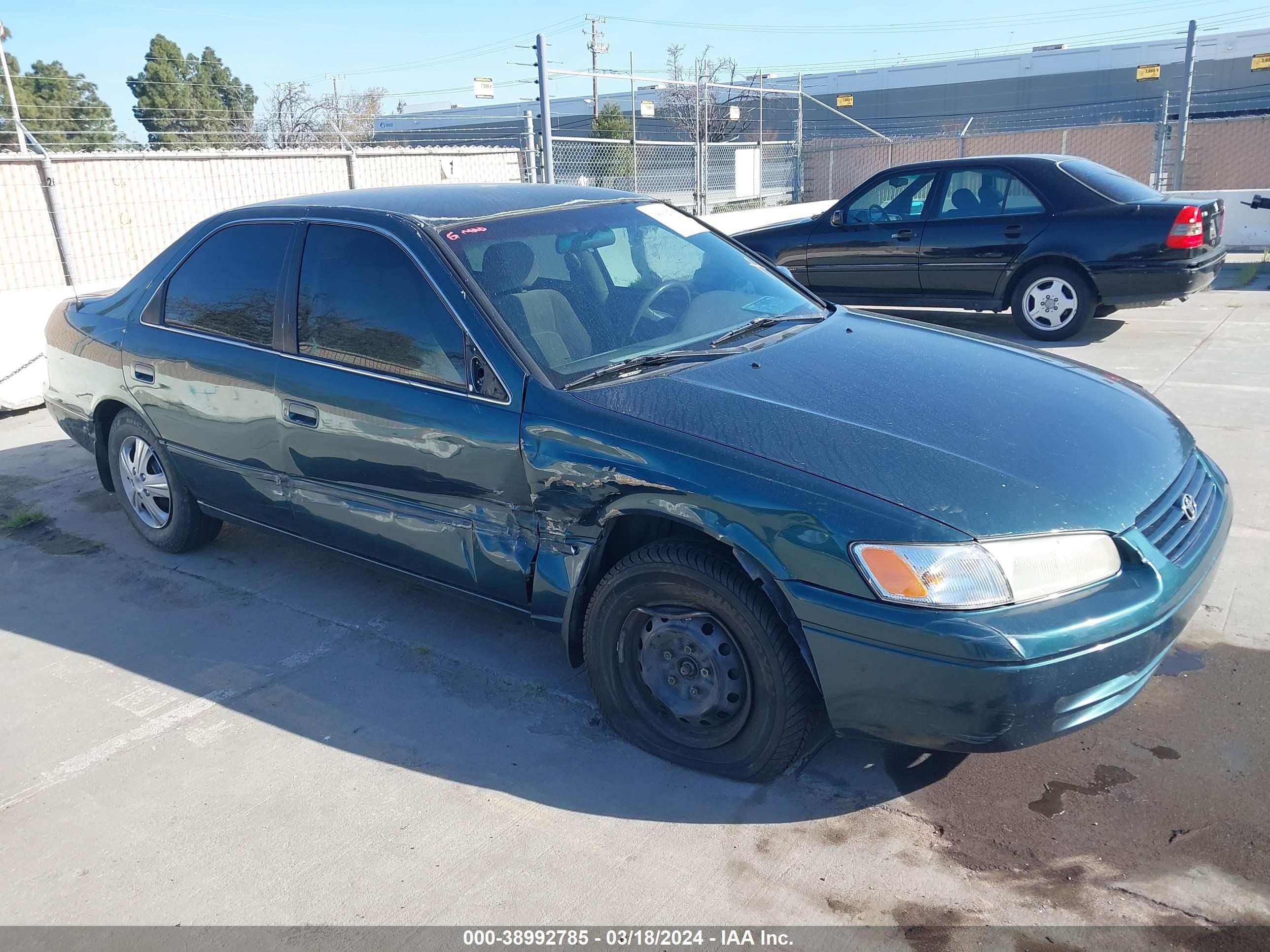 TOYOTA CAMRY 1998 4t1bg22k5wu363373