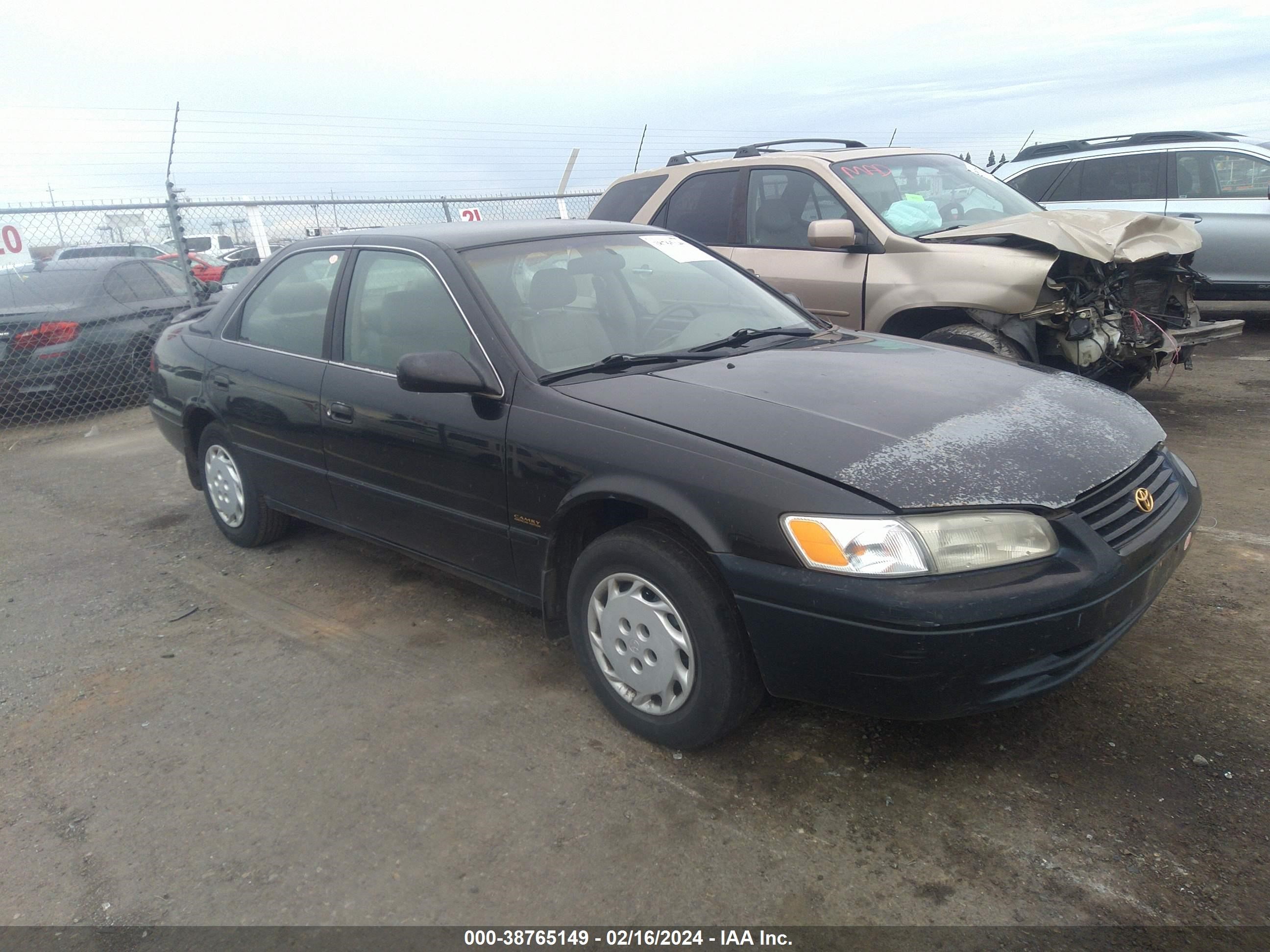 TOYOTA CAMRY 1998 4t1bg22k6wu237457