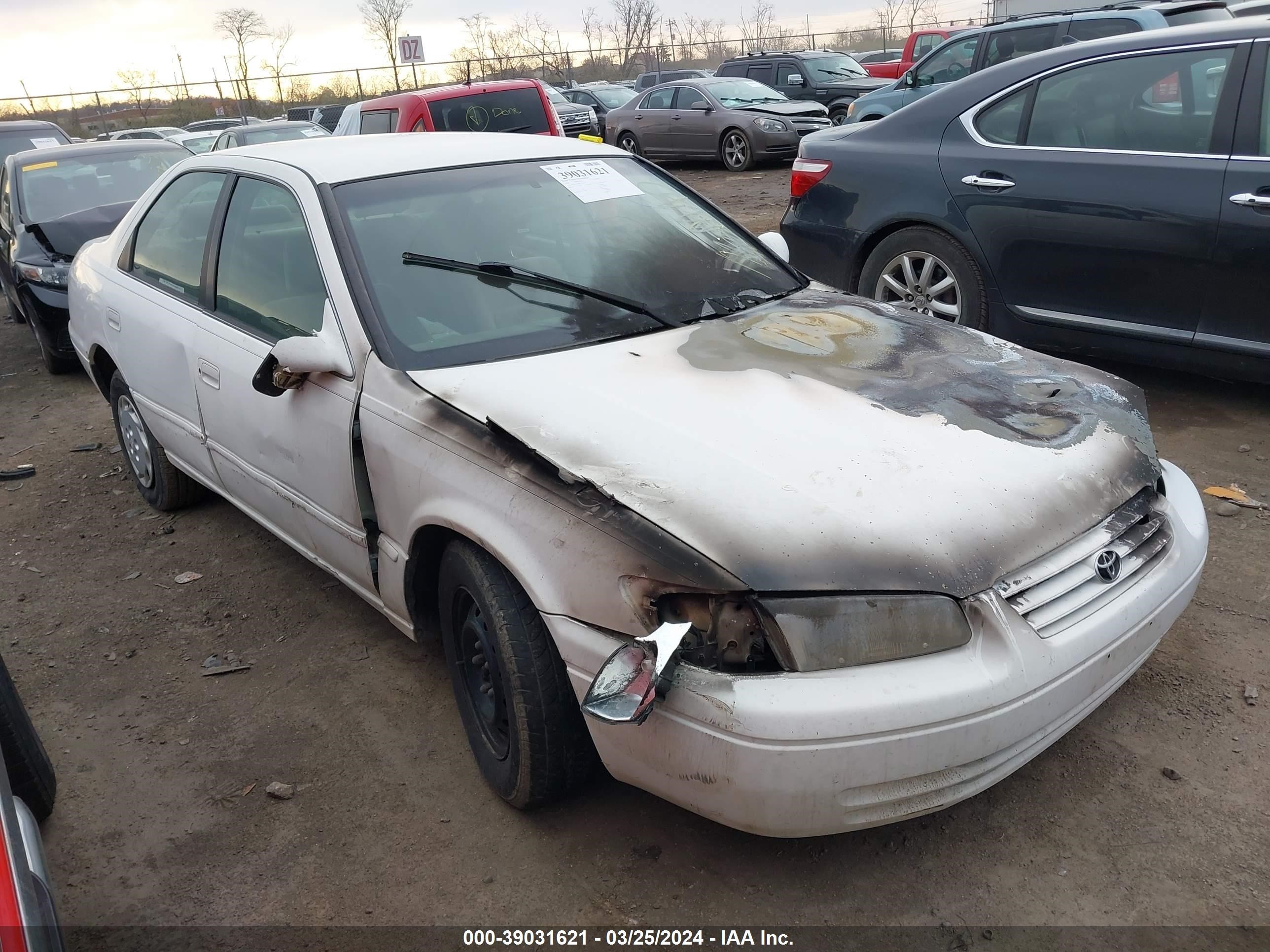 TOYOTA CAMRY 1998 4t1bg22k6wu241878