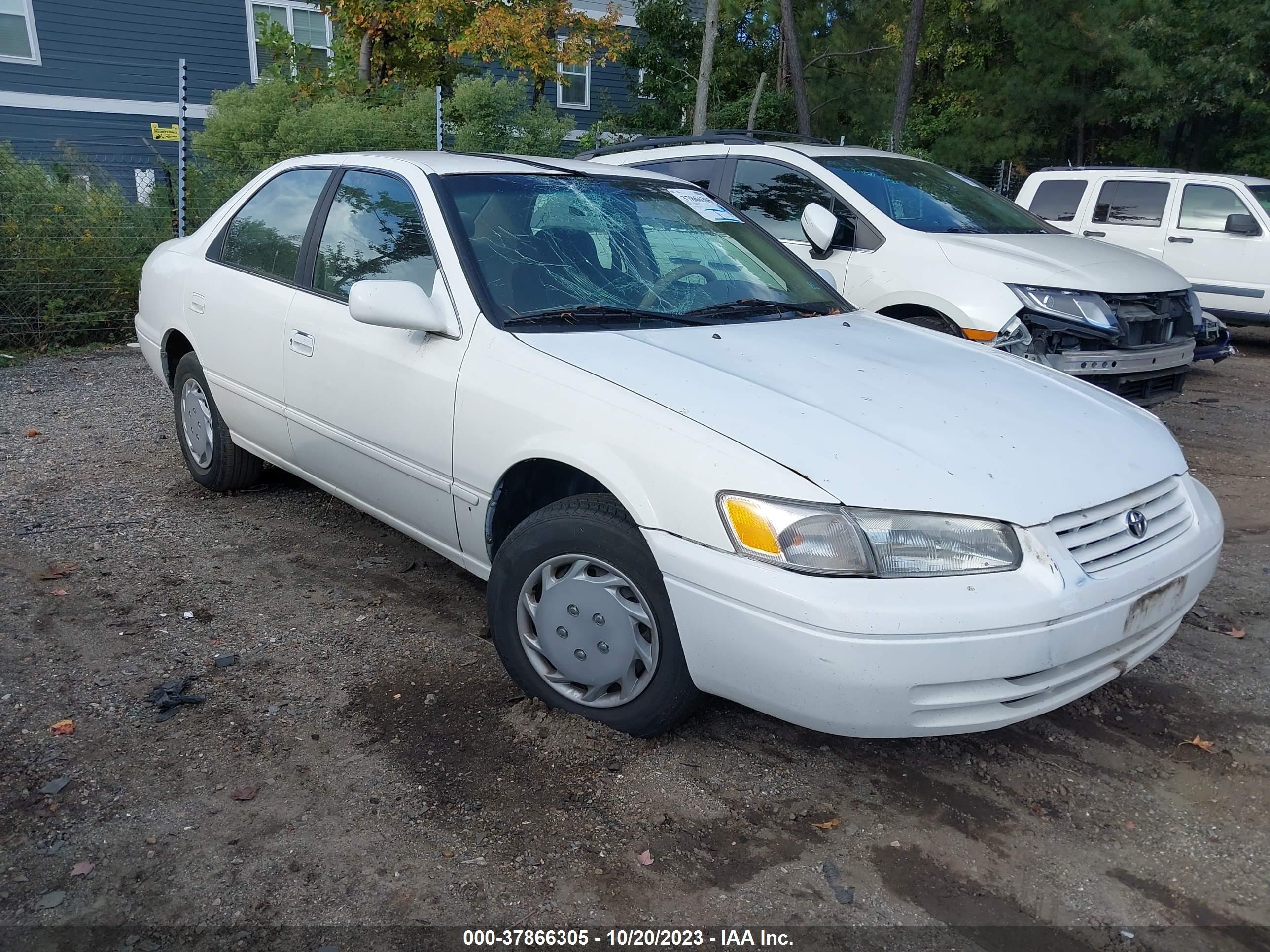 TOYOTA CAMRY 1998 4t1bg22k6wu371420