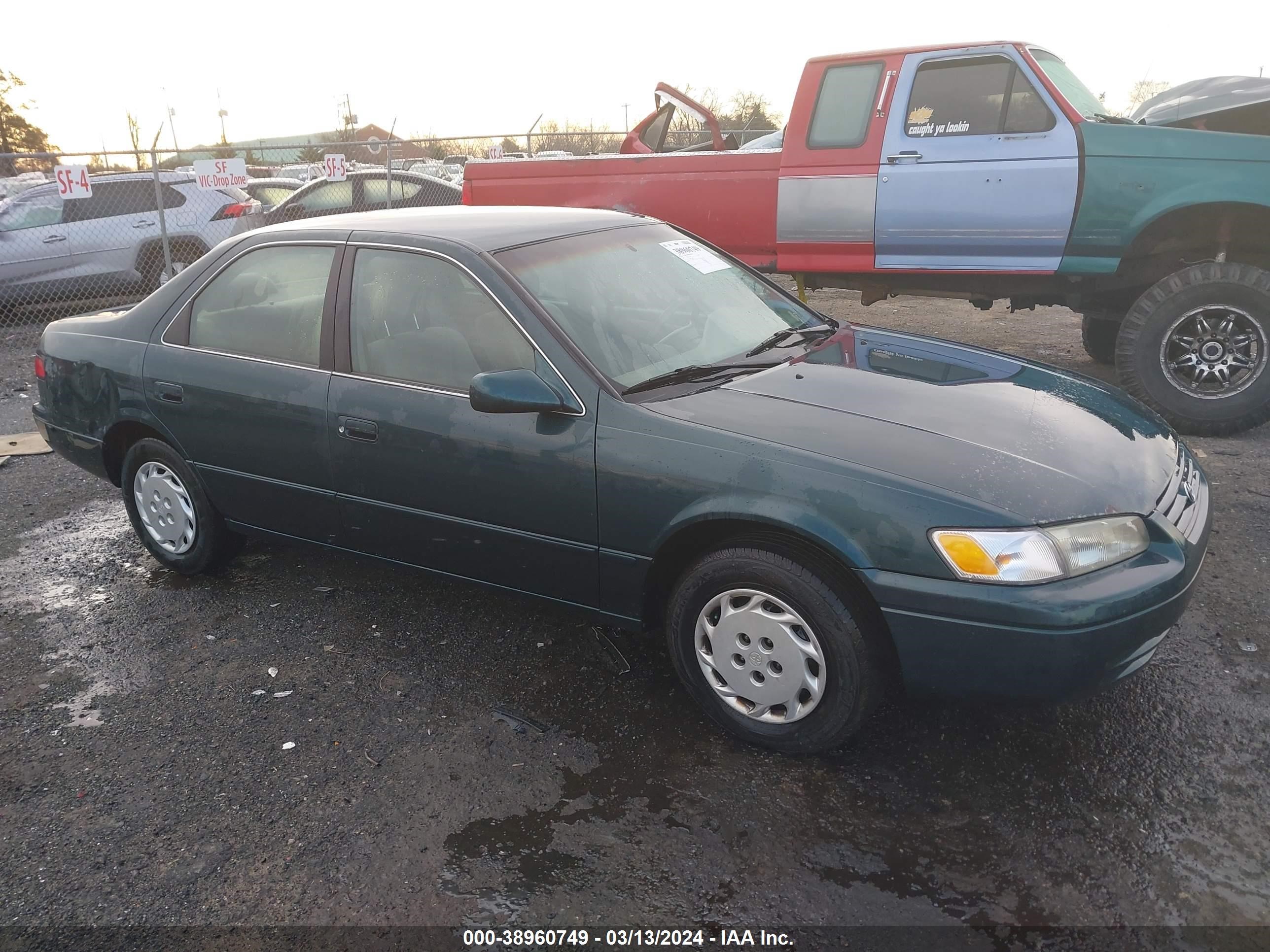 TOYOTA CAMRY 1998 4t1bg22k8wu319223