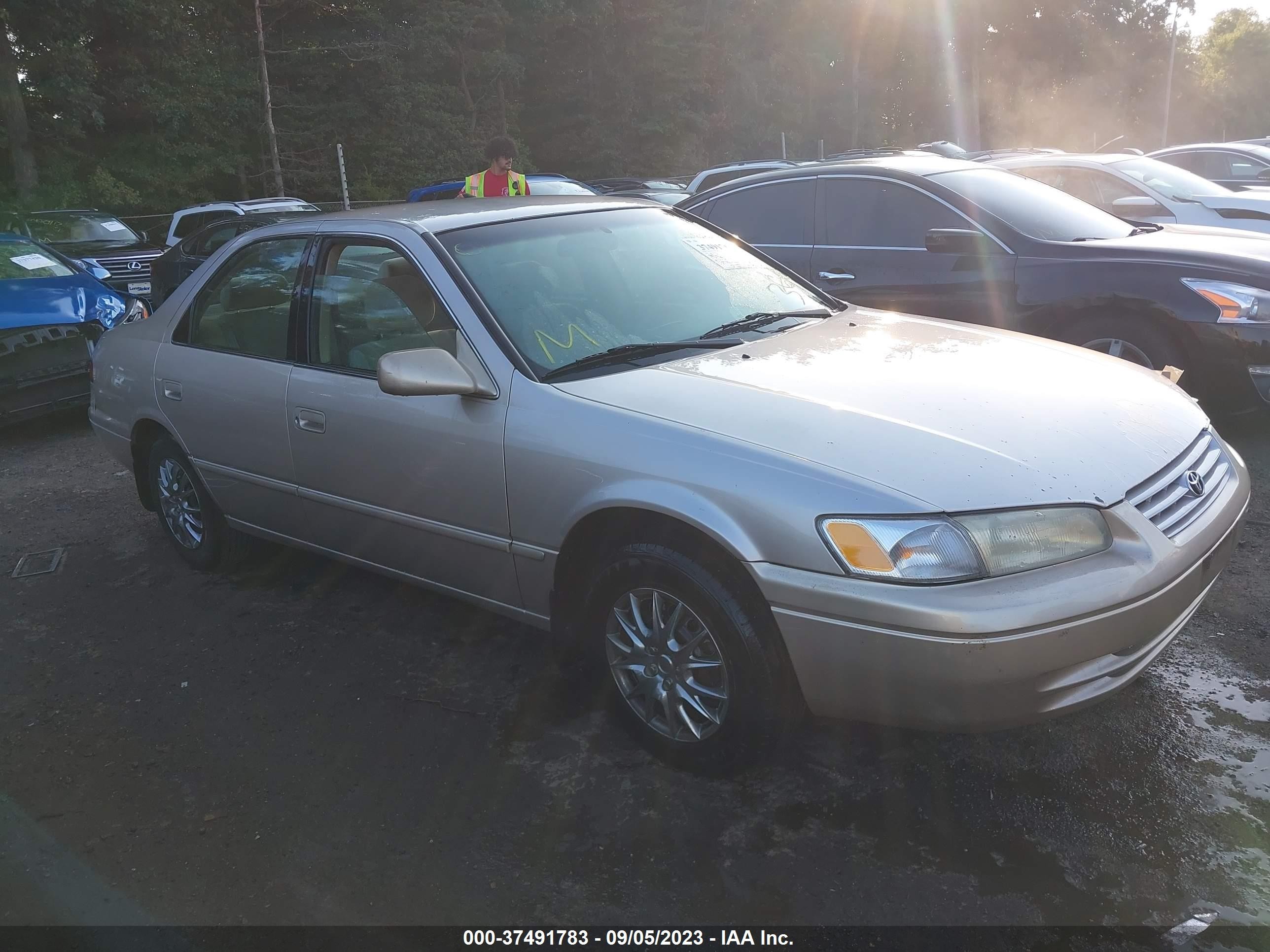 TOYOTA CAMRY 1999 4t1bg22k8xu891622