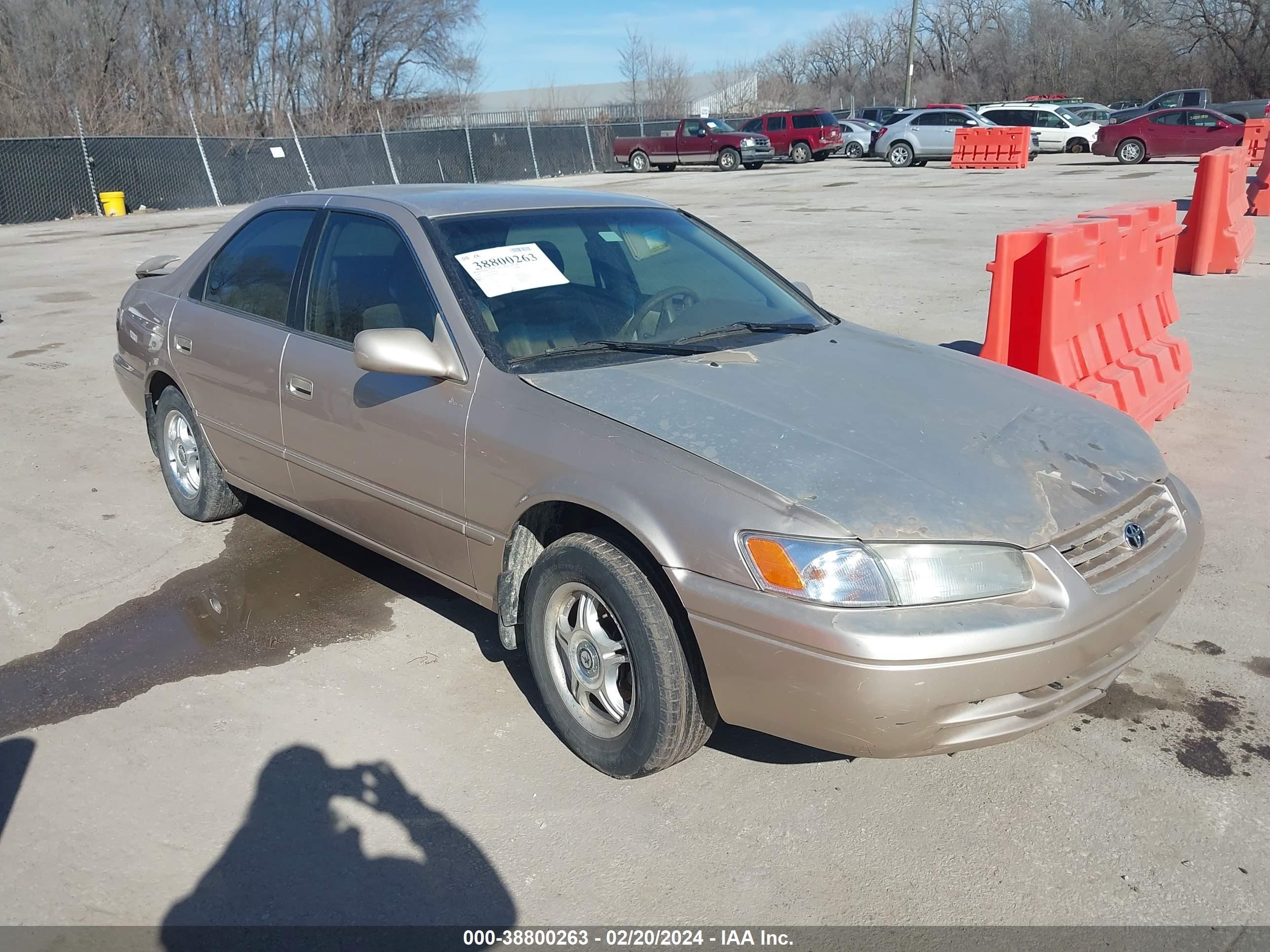 TOYOTA CAMRY 1998 4t1bg22k9wu843853