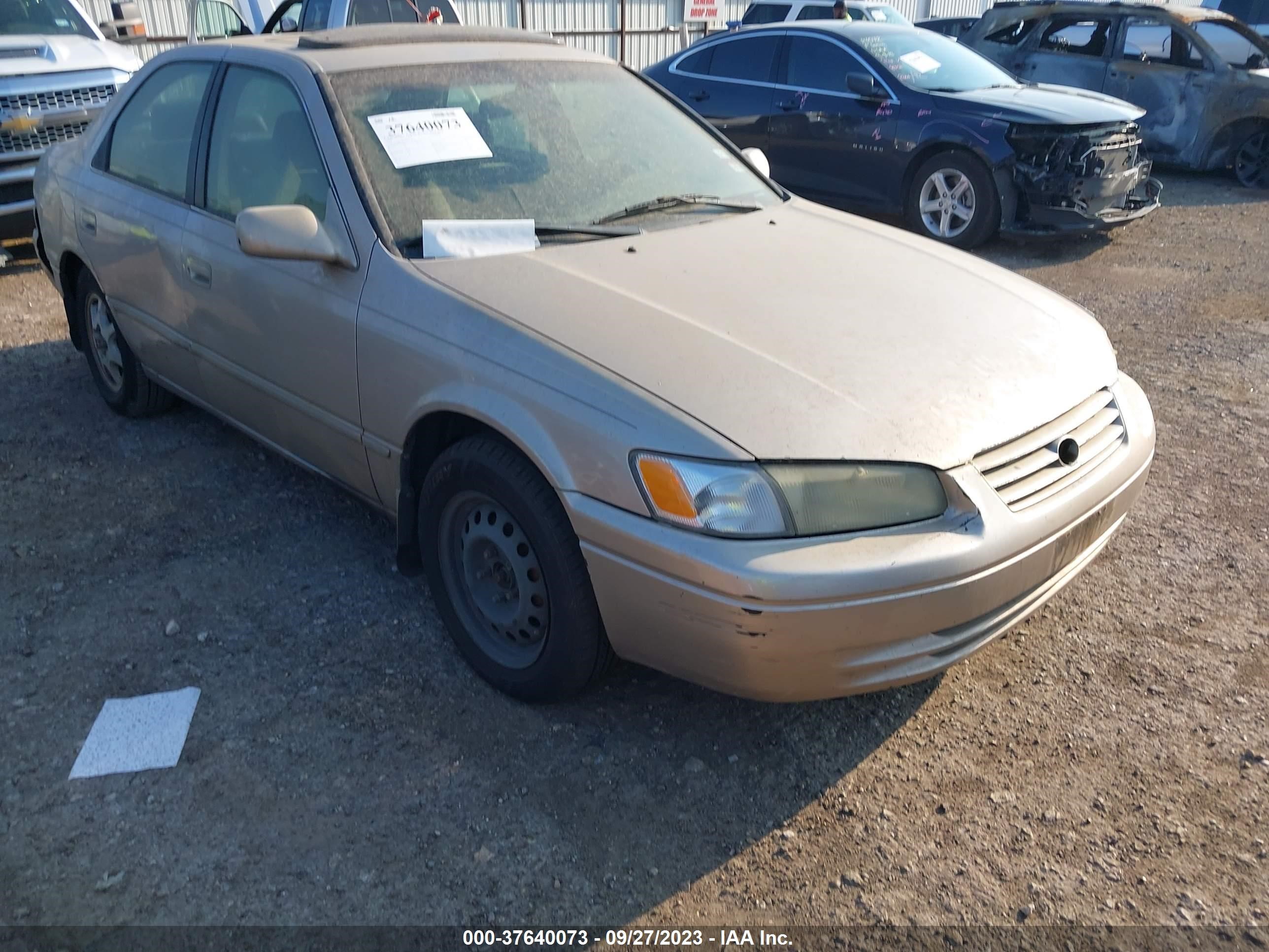 TOYOTA CAMRY 1998 4t1bg22kxwu374658