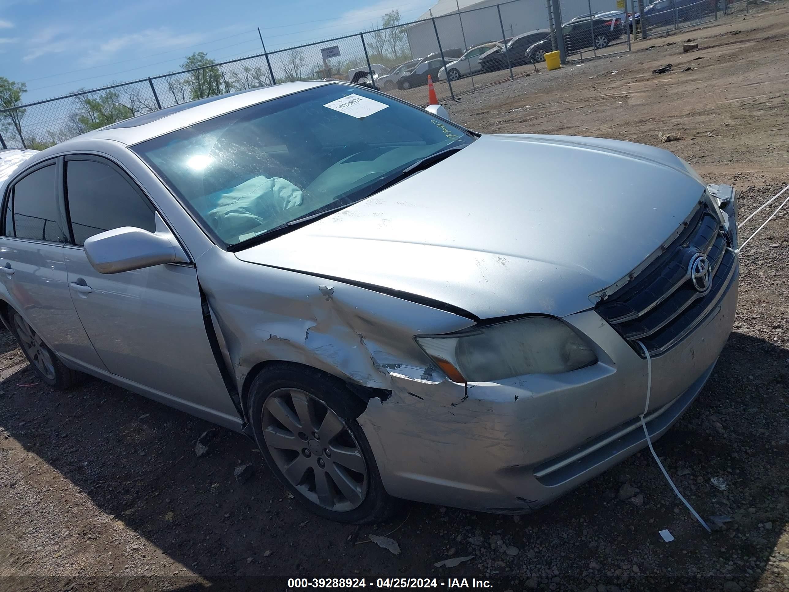 TOYOTA AVALON 2005 4t1bk36b35u009820