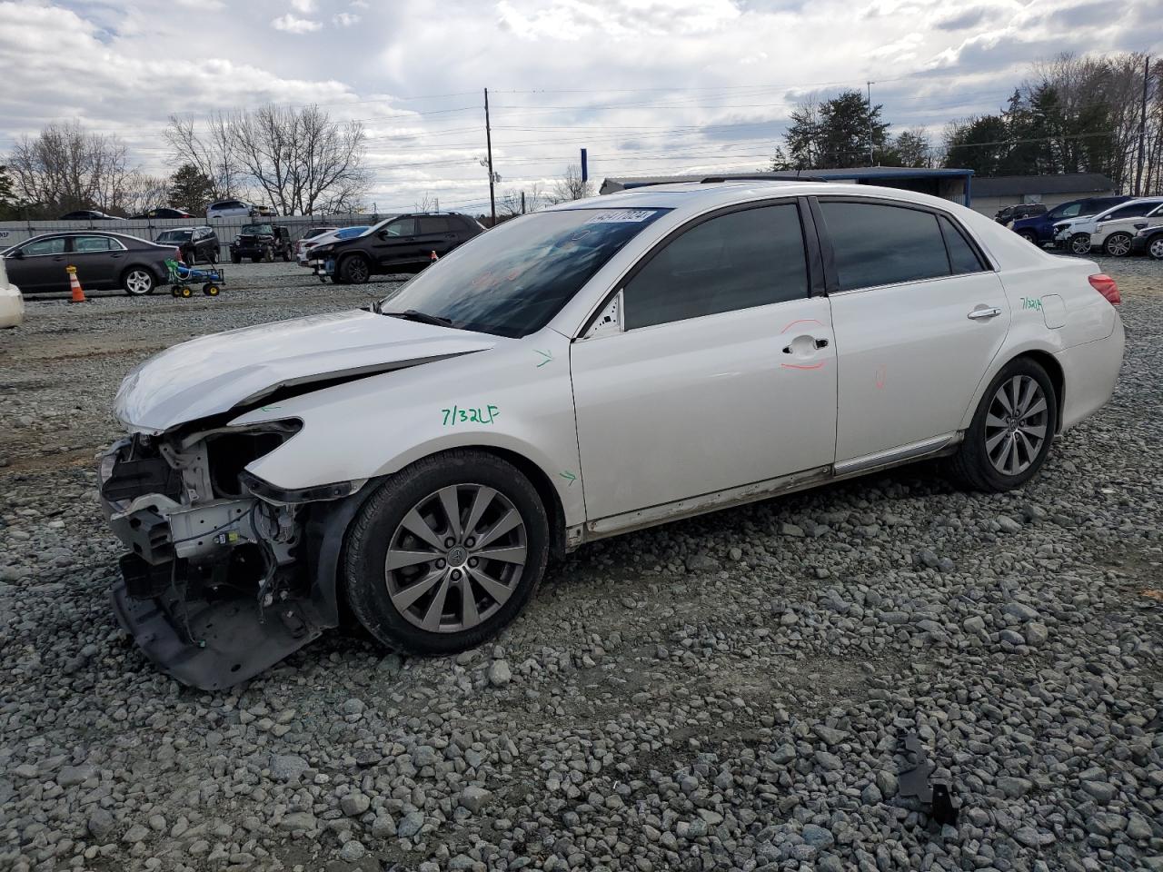 TOYOTA AVALON 2011 4t1bk3db7bu420457