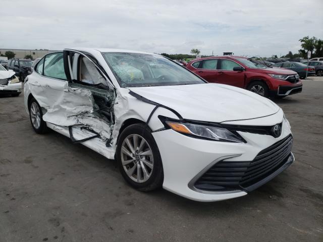 TOYOTA CAMRY LE 2021 4t1c11ak0mu442576