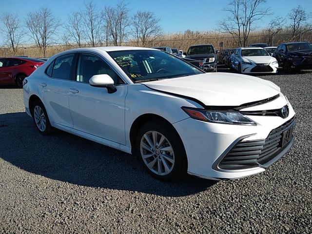 TOYOTA CAMRY LE 2022 4t1c11ak6nu618547