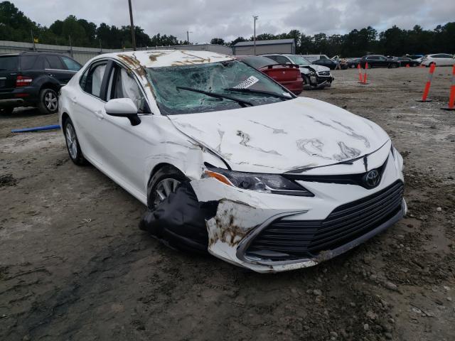 TOYOTA CAMRY LE 2022 4t1c11ak6nu627197