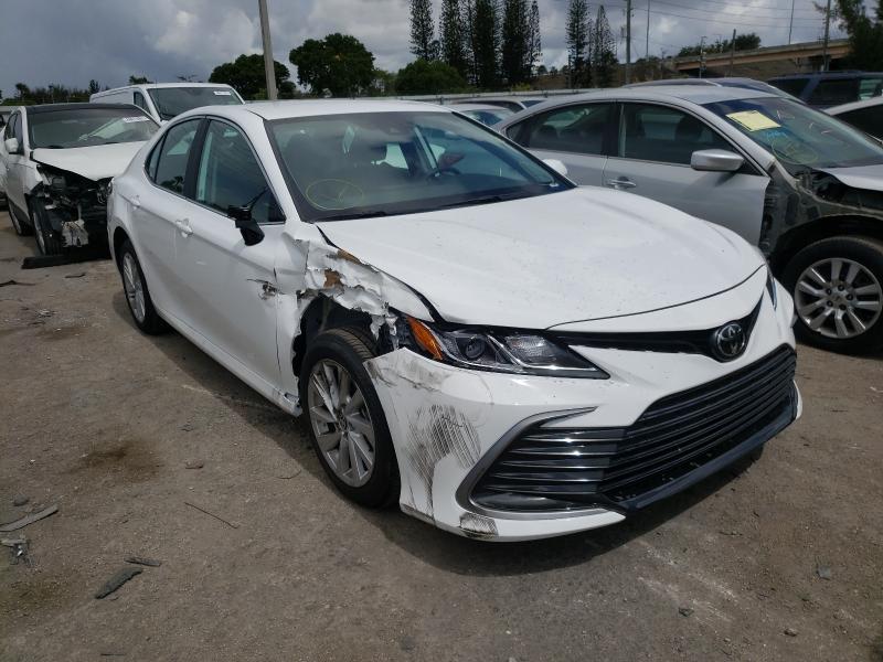 TOYOTA CAMRY LE 2021 4t1c11ak7mu563198