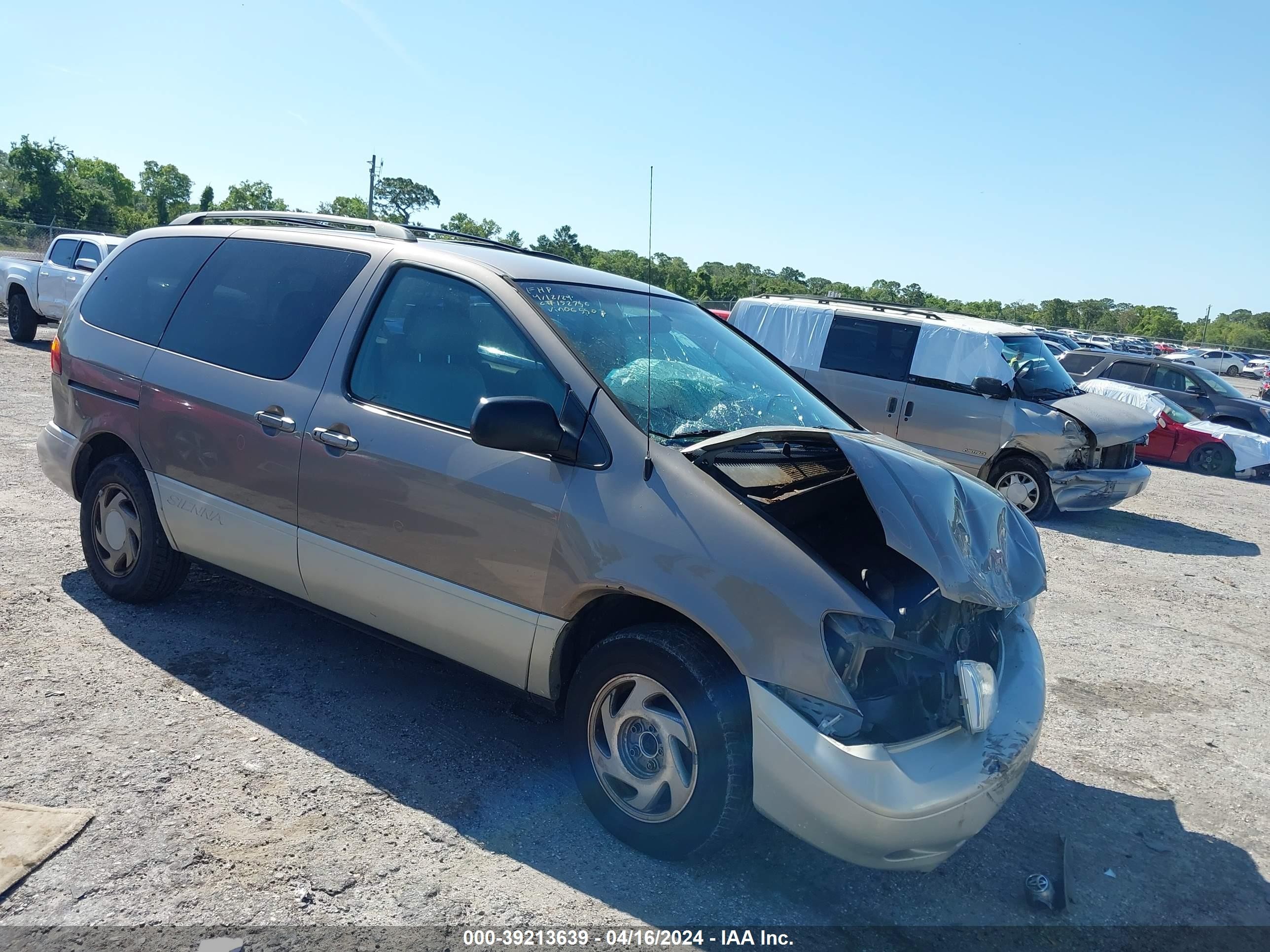 TOYOTA SIENNA 1998 4t3zf13c0wu065503