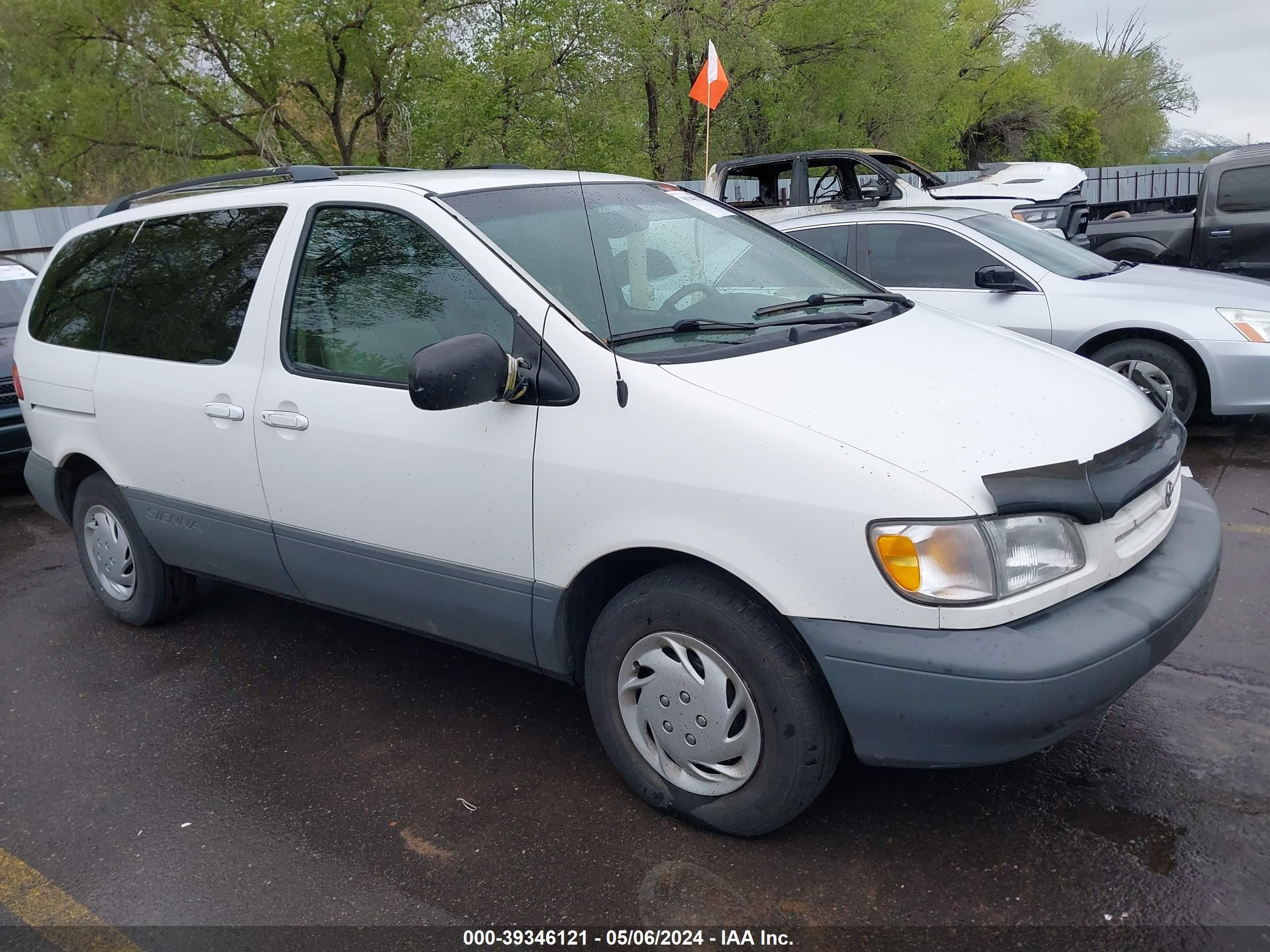 TOYOTA SIENNA 2000 4t3zf13c0yu315955