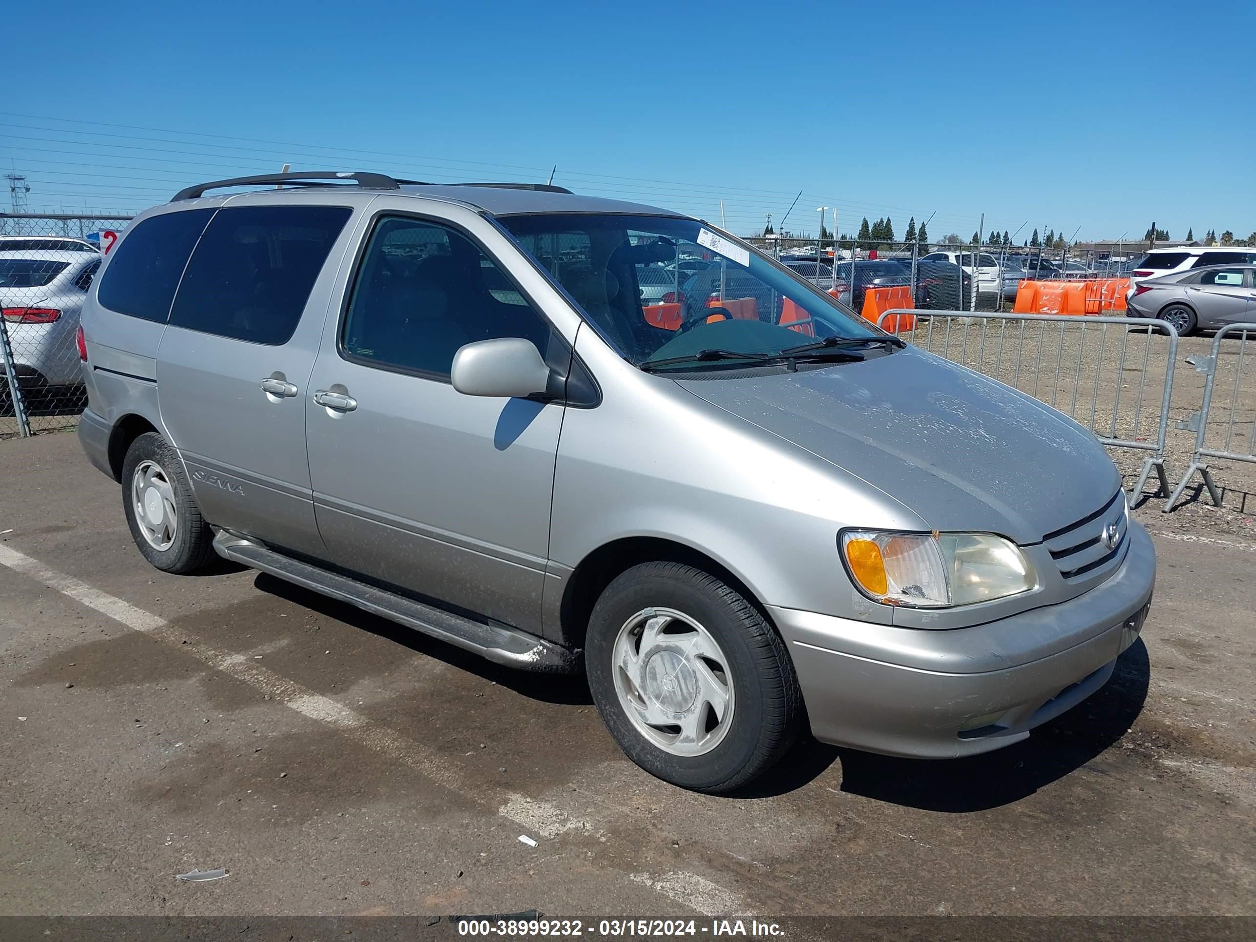 TOYOTA SIENNA 2002 4t3zf13c22u493518