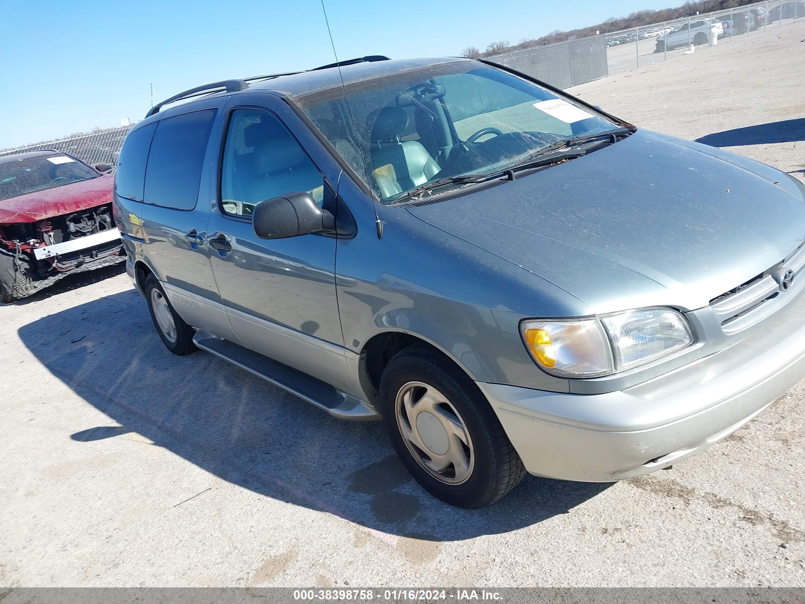 TOYOTA SIENNA 2000 4t3zf13c2yu200726