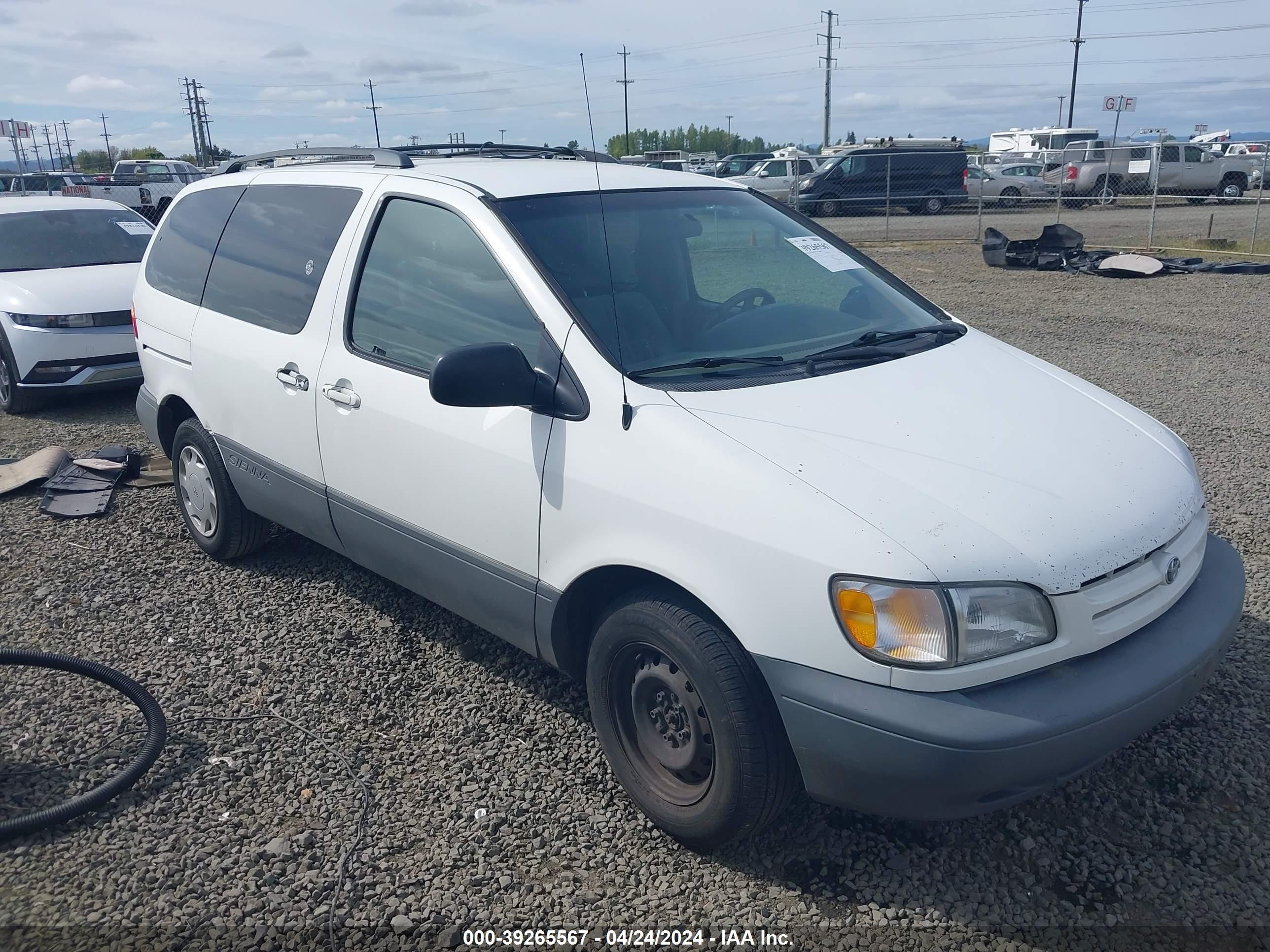 TOYOTA SIENNA 2000 4t3zf13c2yu220250