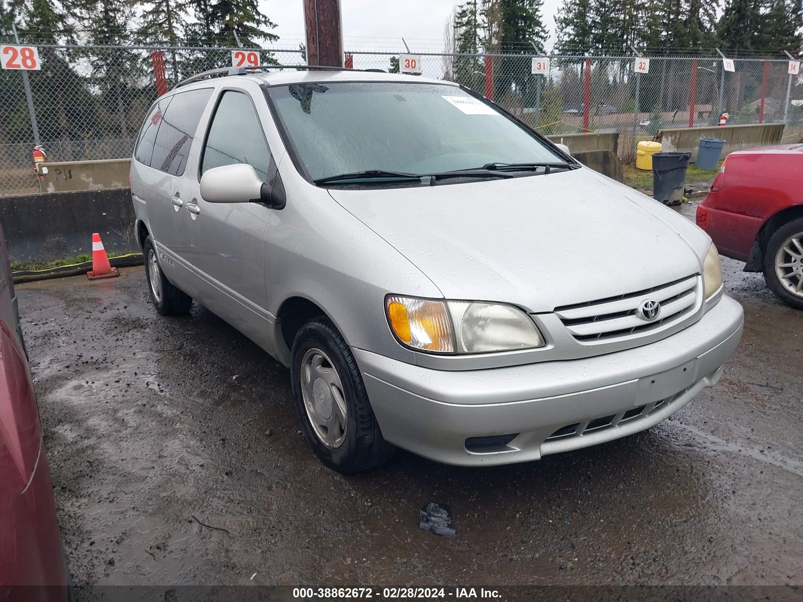 TOYOTA SIENNA 2002 4t3zf13c32u476047