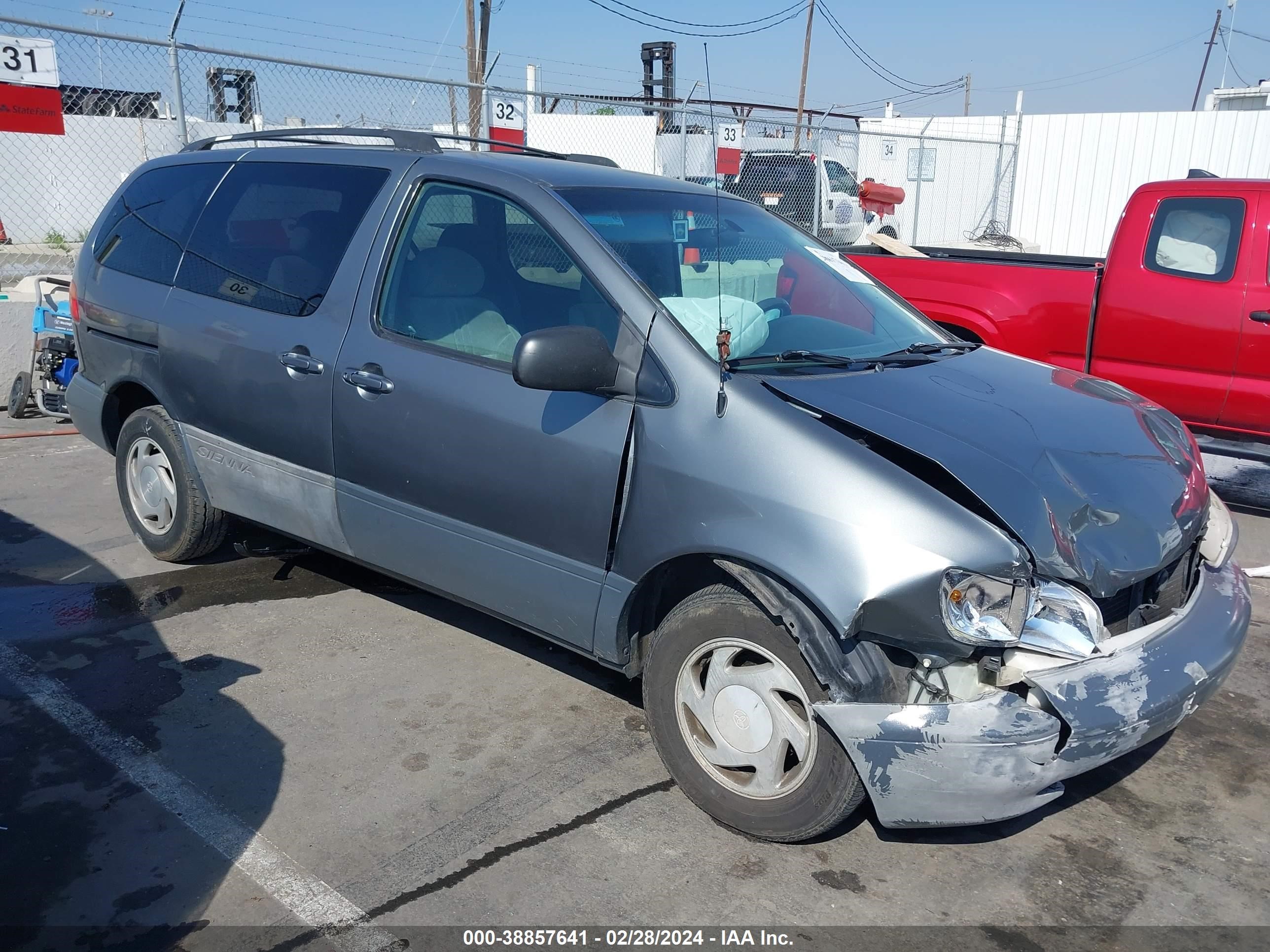 TOYOTA SIENNA 2000 4t3zf13c3yu197027