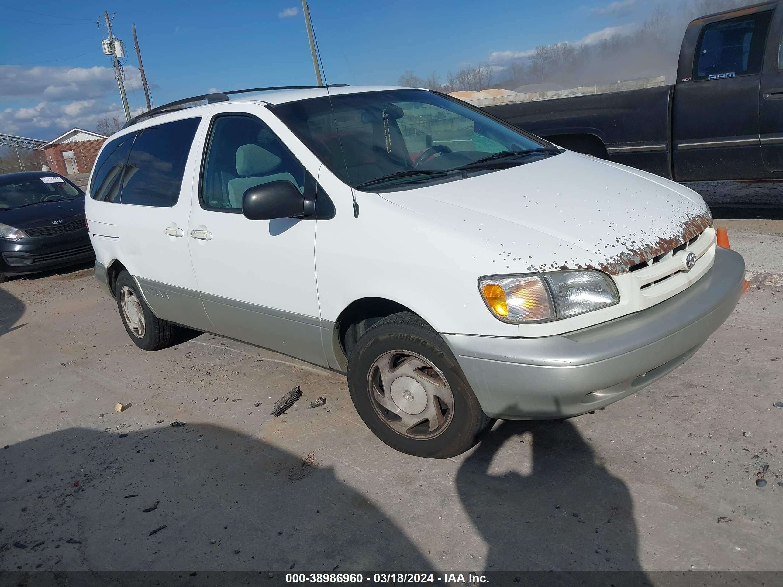 TOYOTA SIENNA 2000 4t3zf13c3yu236859