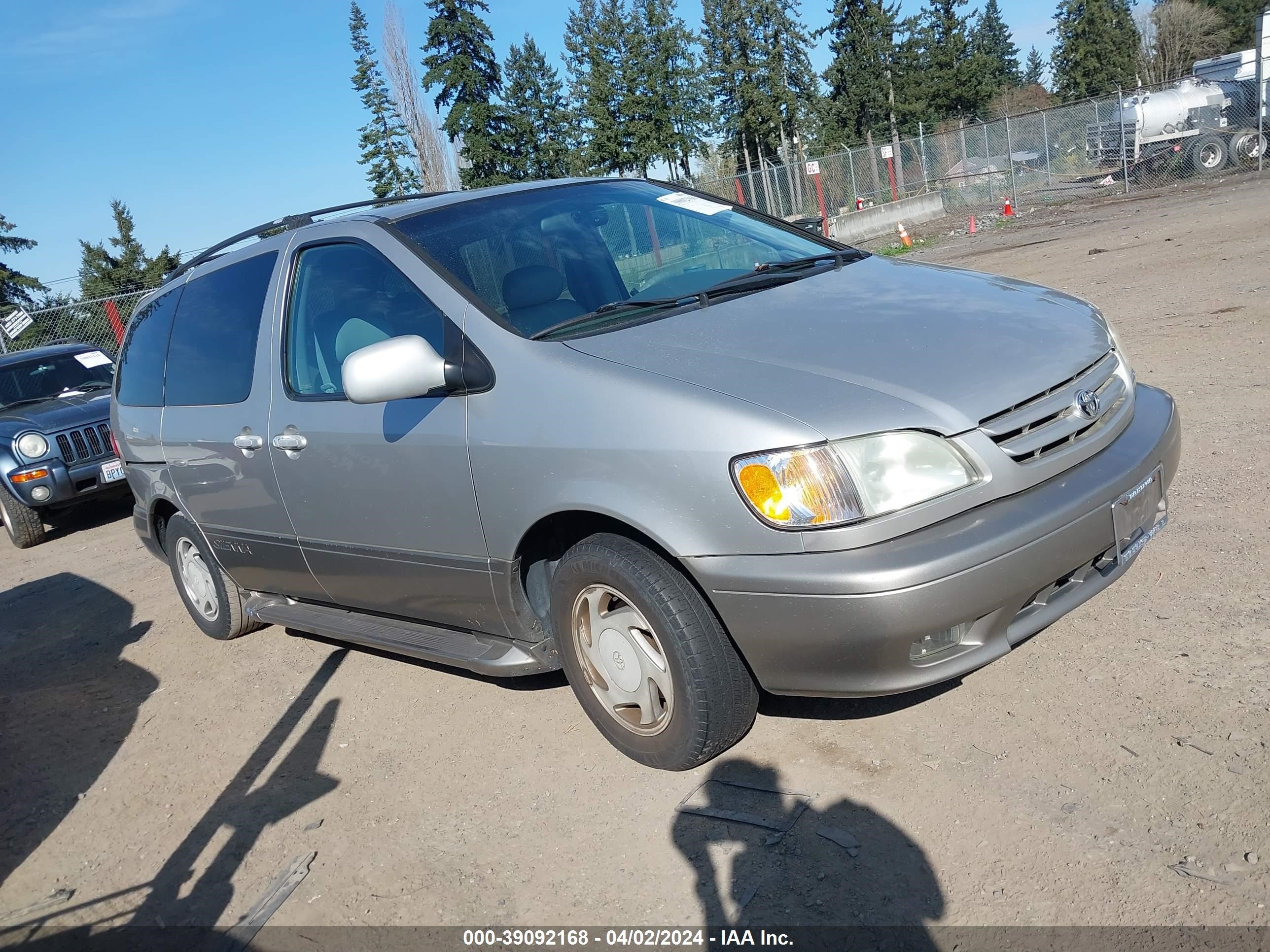 TOYOTA SIENNA 2002 4t3zf13c42u453859