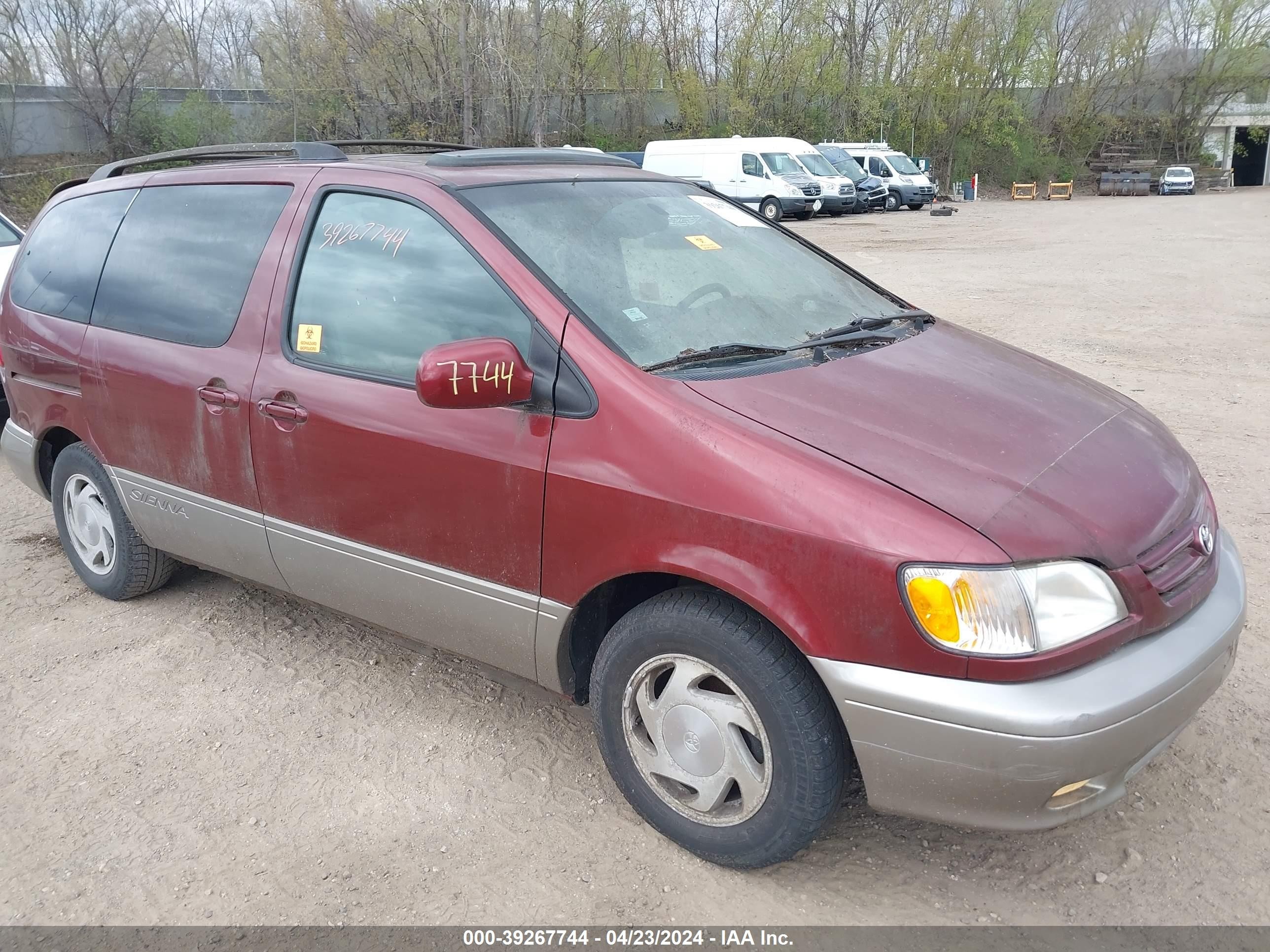 TOYOTA SIENNA 2002 4t3zf13c52u464126