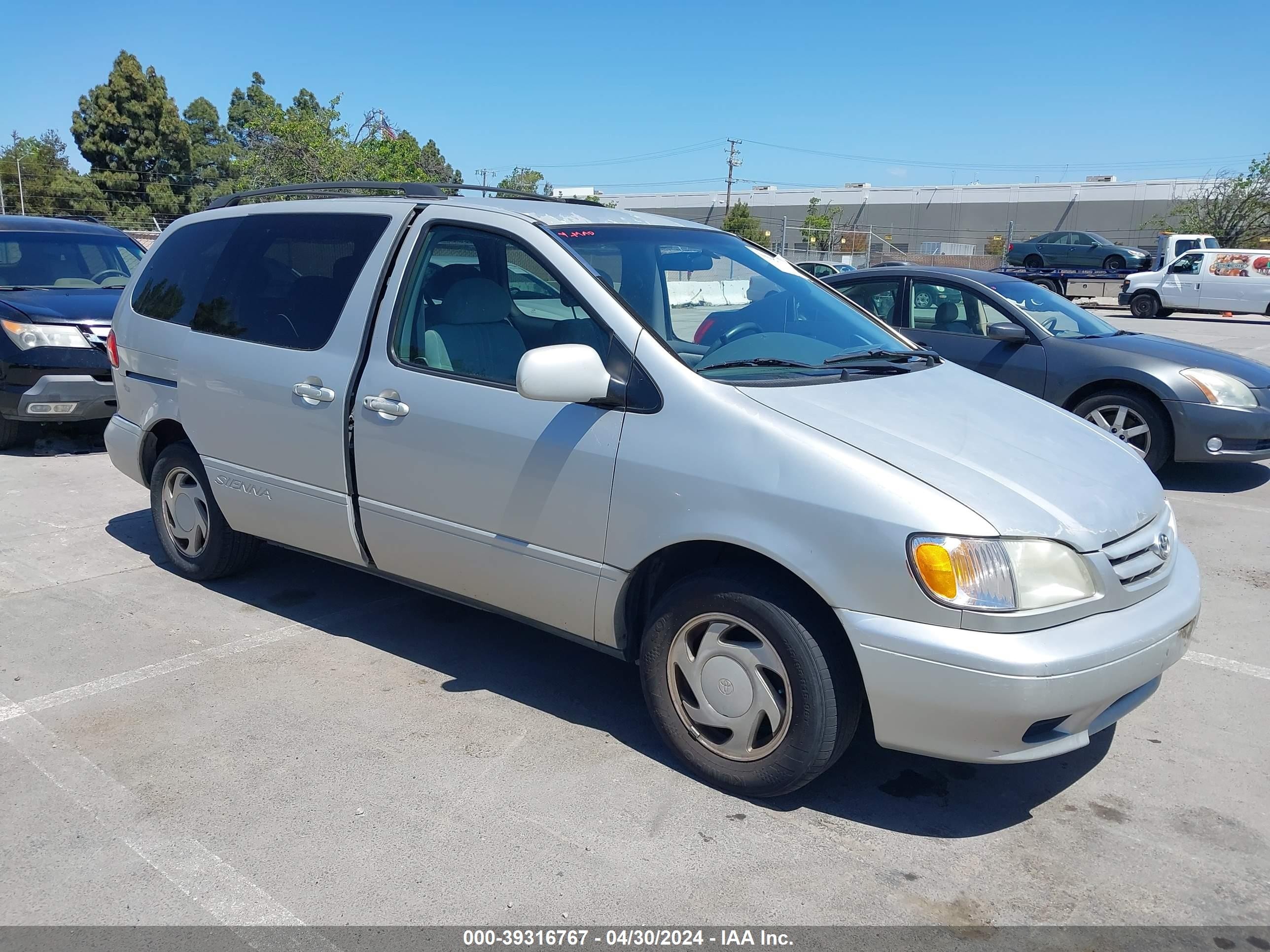 TOYOTA SIENNA 2002 4t3zf13c52u493058